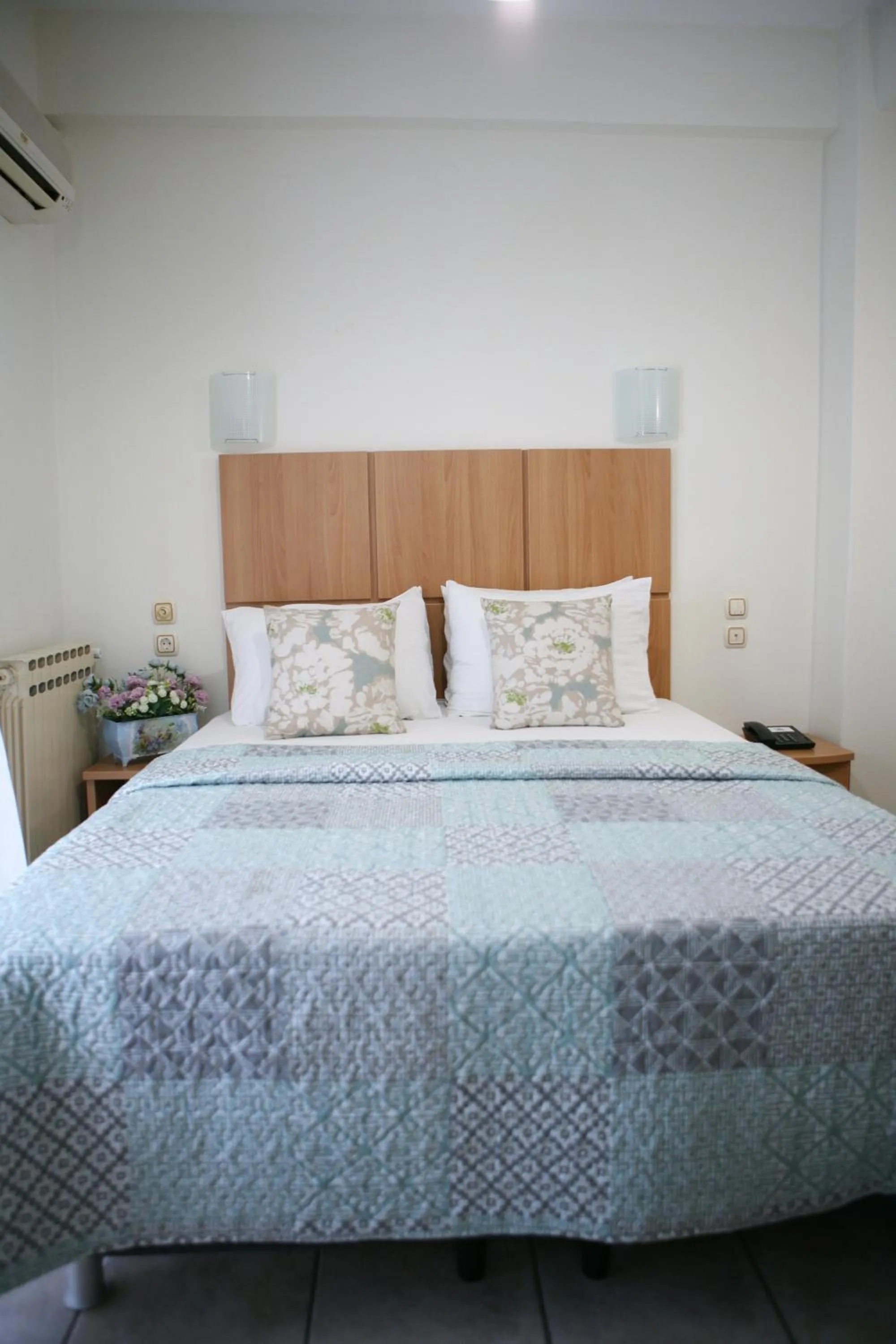 Bed in Hotel Karagianni