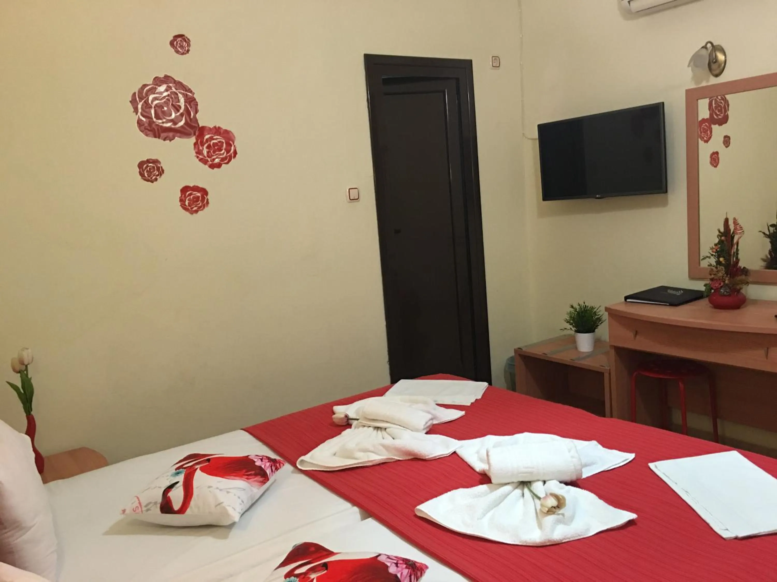 Bedroom, Bed in Hotel Karagianni