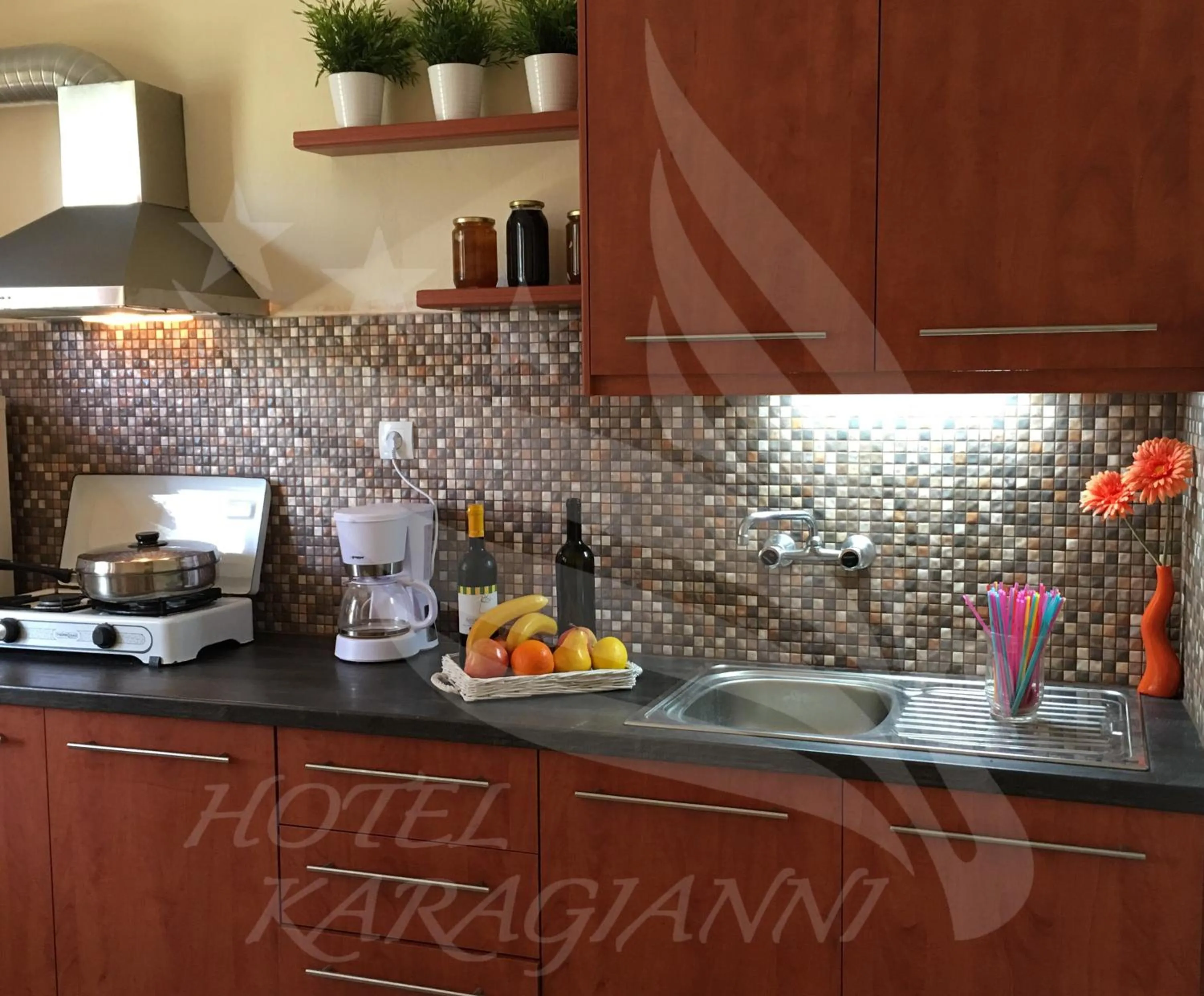 Restaurant/places to eat in Hotel Karagianni