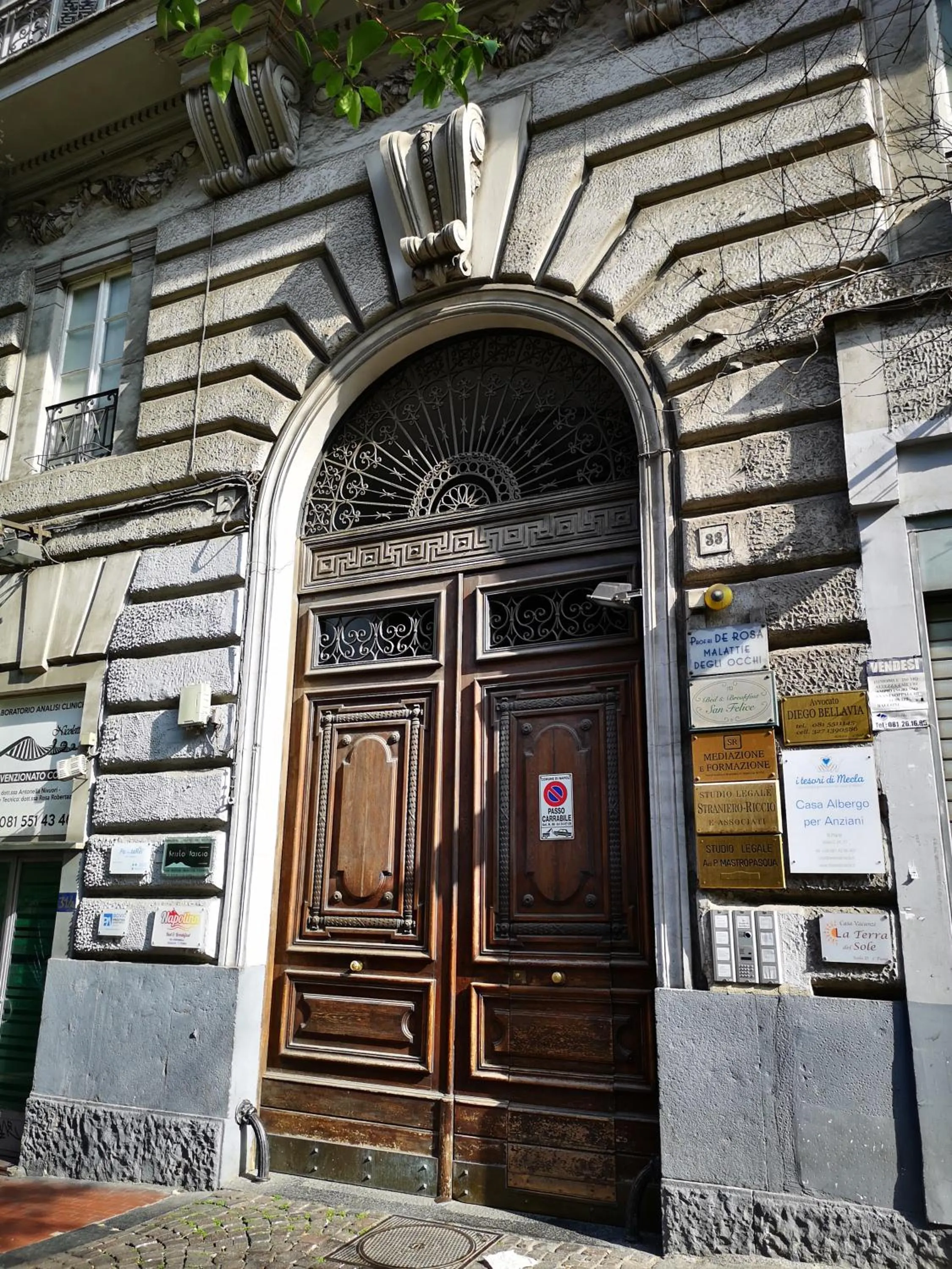 Property building in B&B Pantarei Napoli