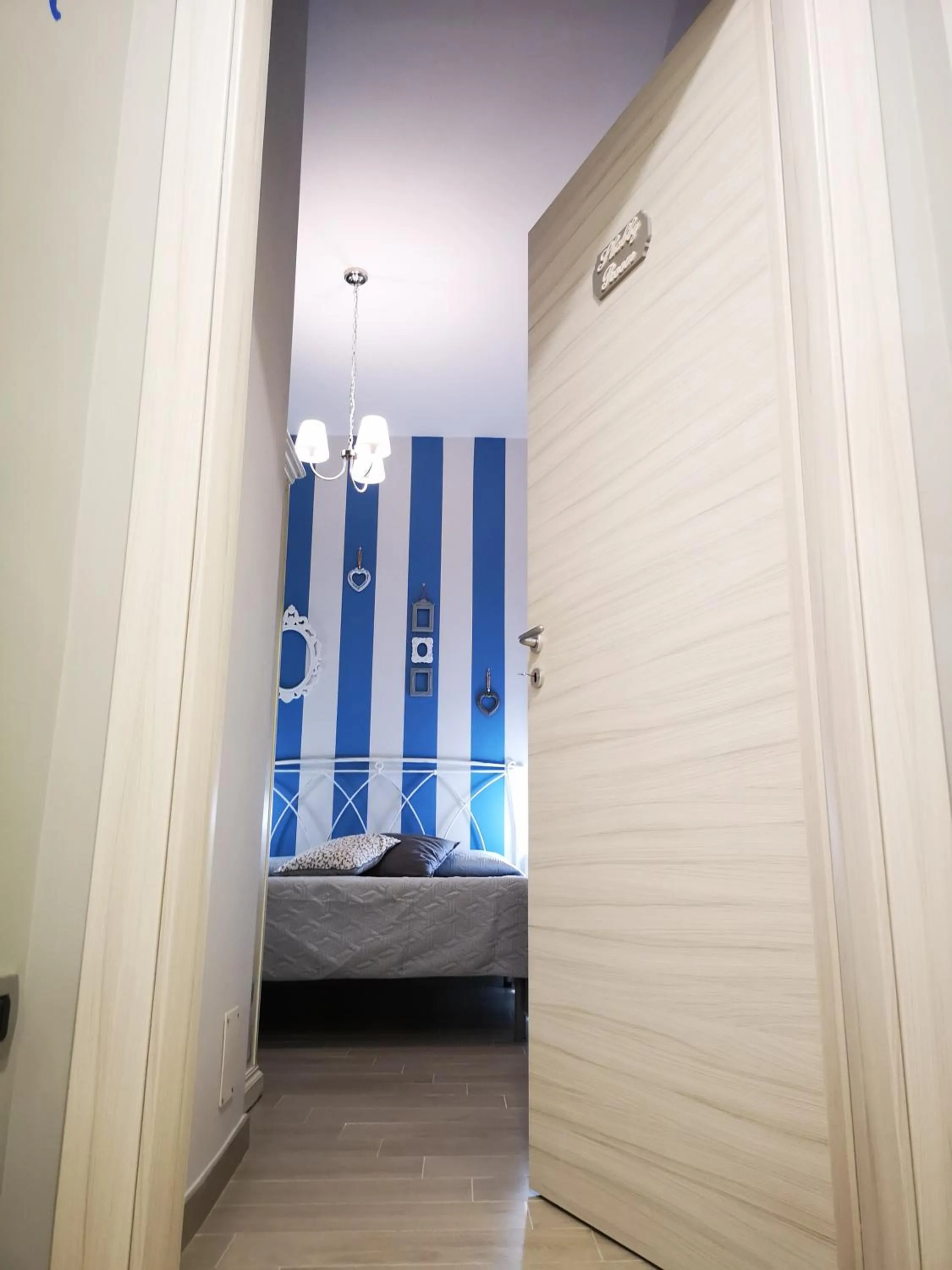 Photo of the whole room, Bed in B&B Pantarei Napoli