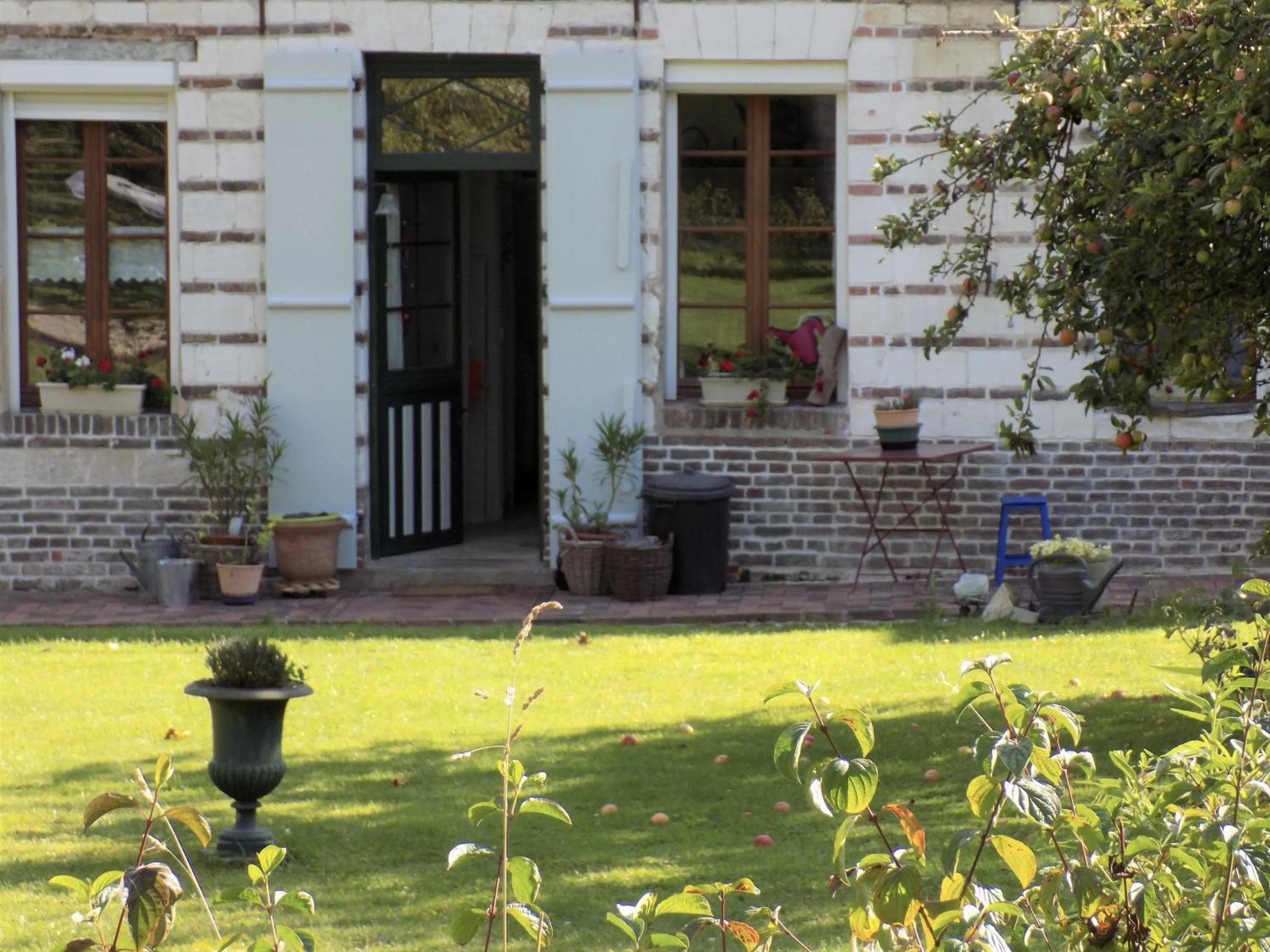 Facade/entrance in Les chambres des Demoiselles