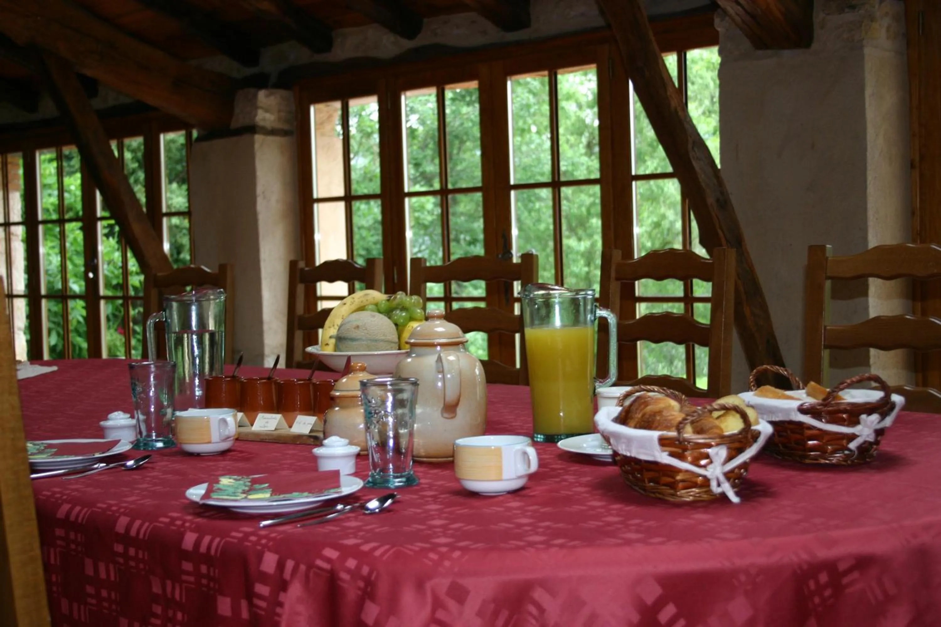 Continental breakfast in Domaine Les Miquels