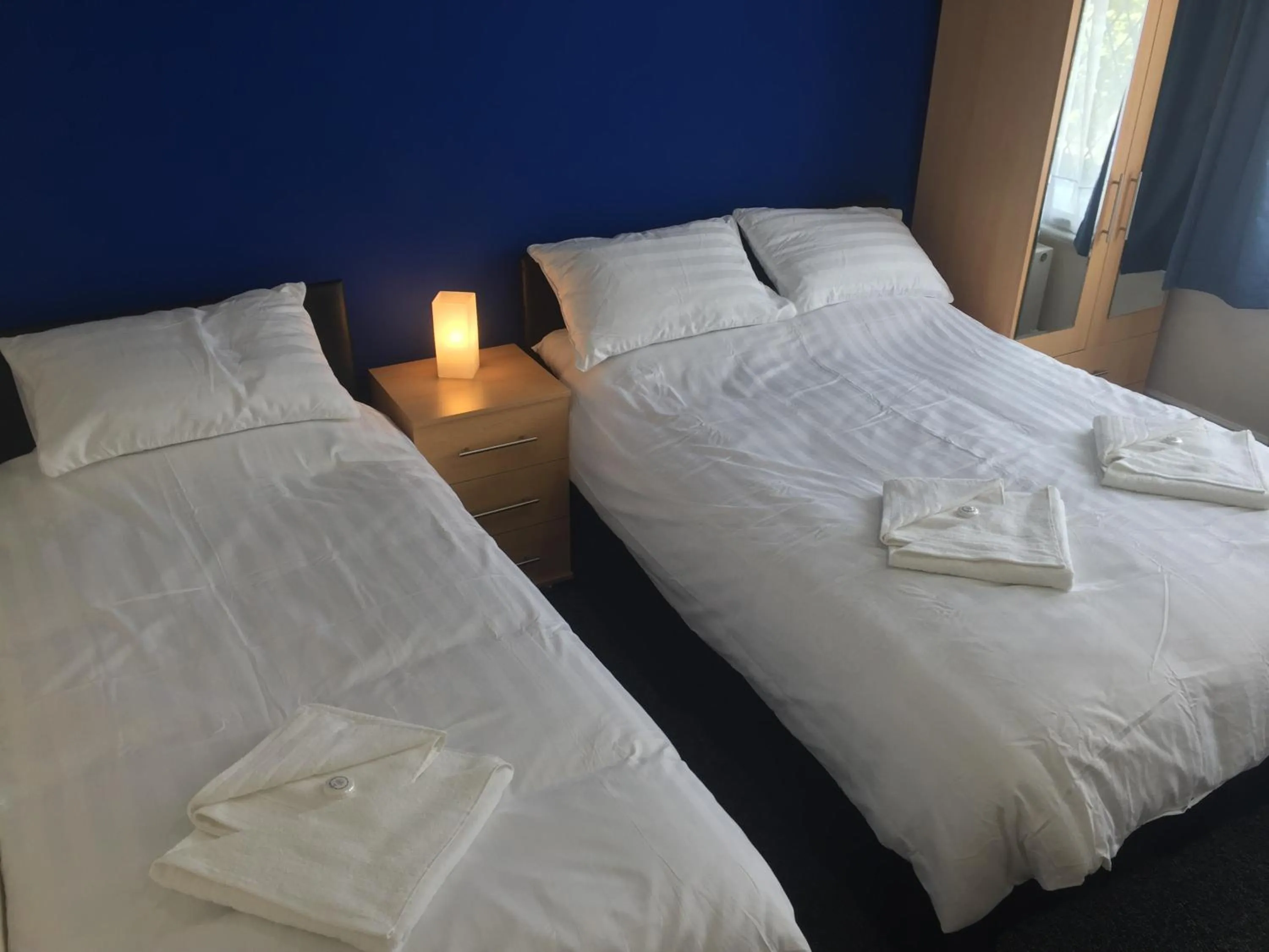 Bed in Southend Central Hotel - Close to Beach, City Centre, Train Station & Southend Airport