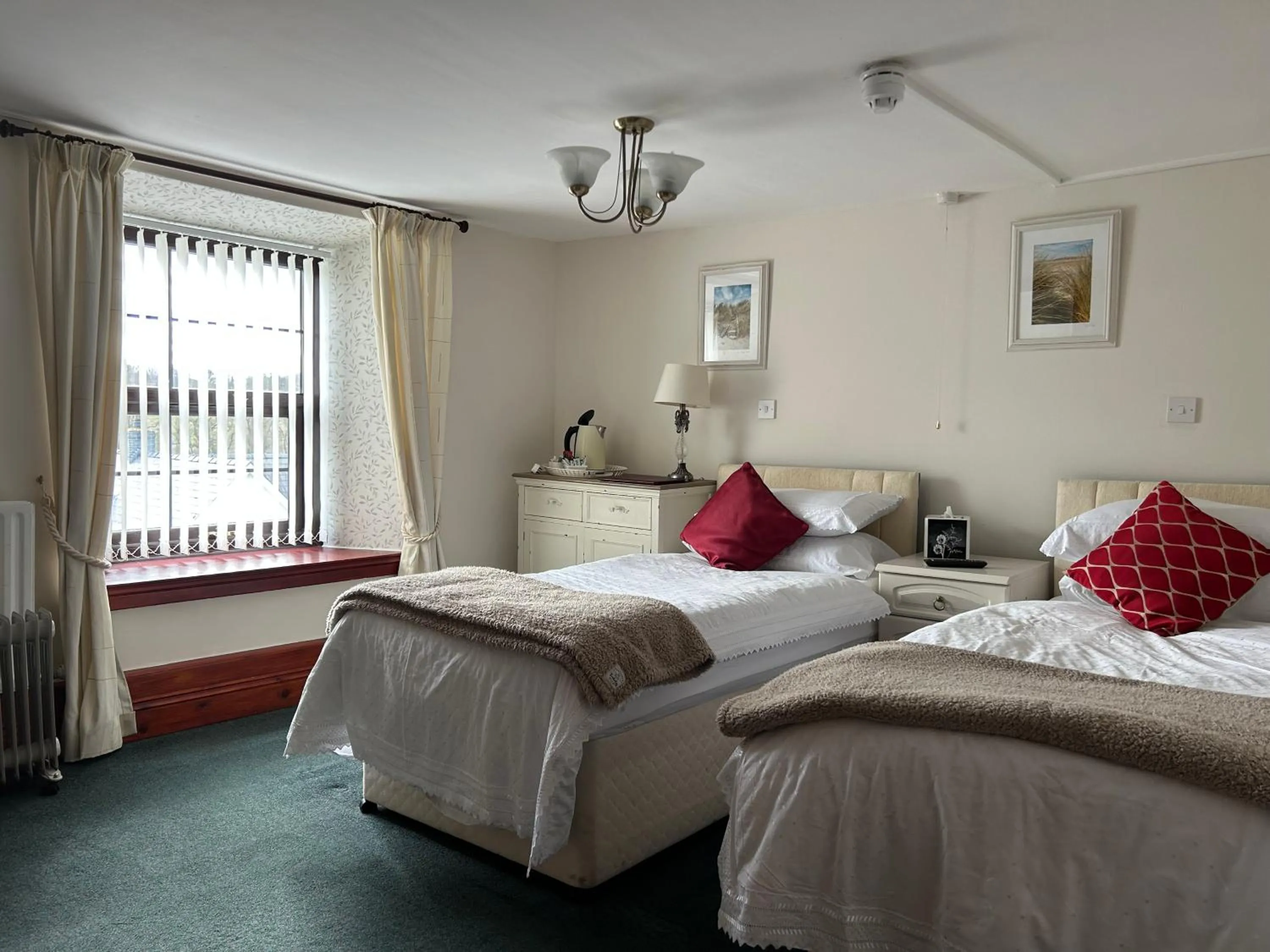 Bedroom, Bed in Flambards Hotel