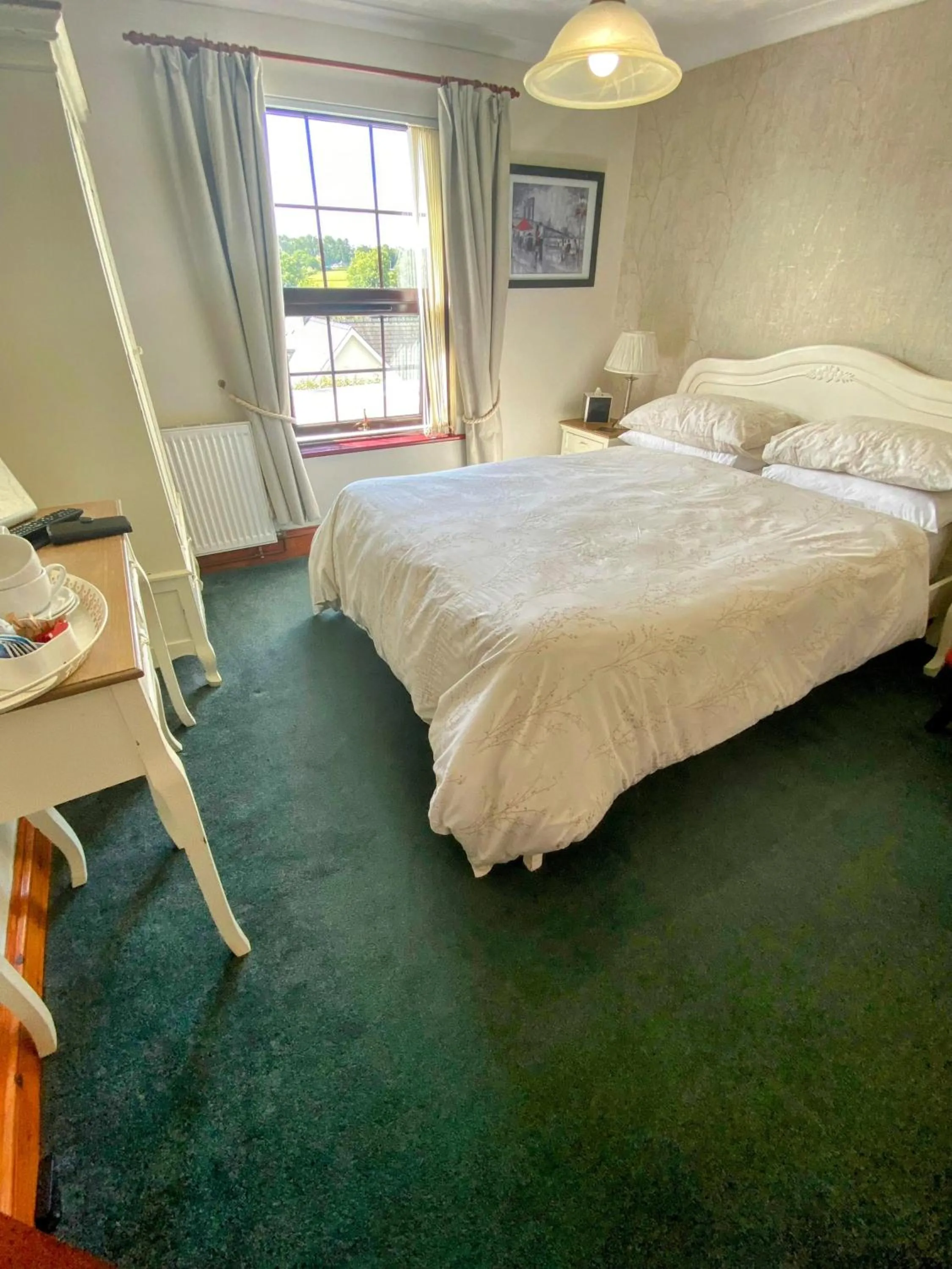 Bedroom, Bed in Flambards Hotel