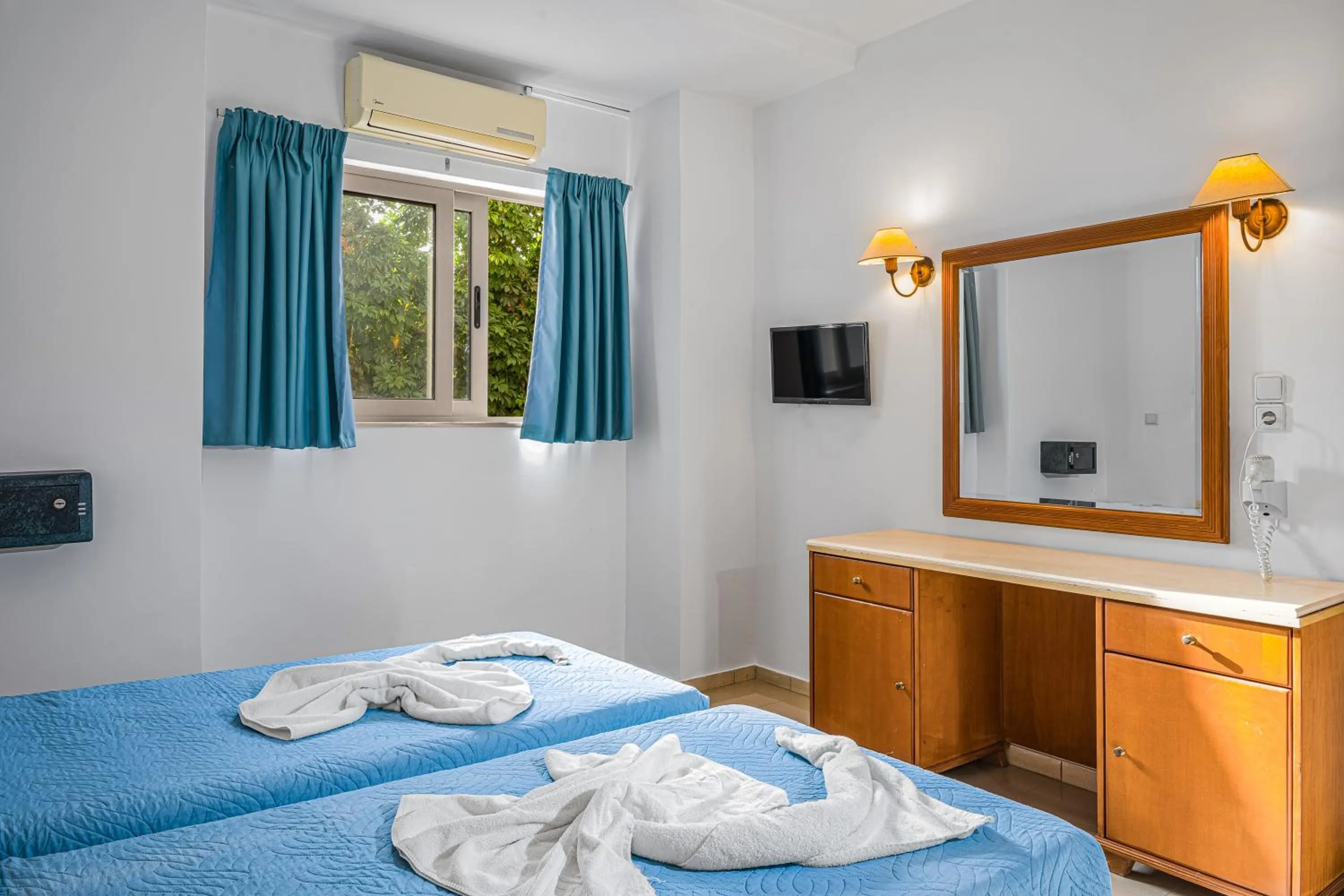 Bedroom, Bed in Creta Verano Hotel