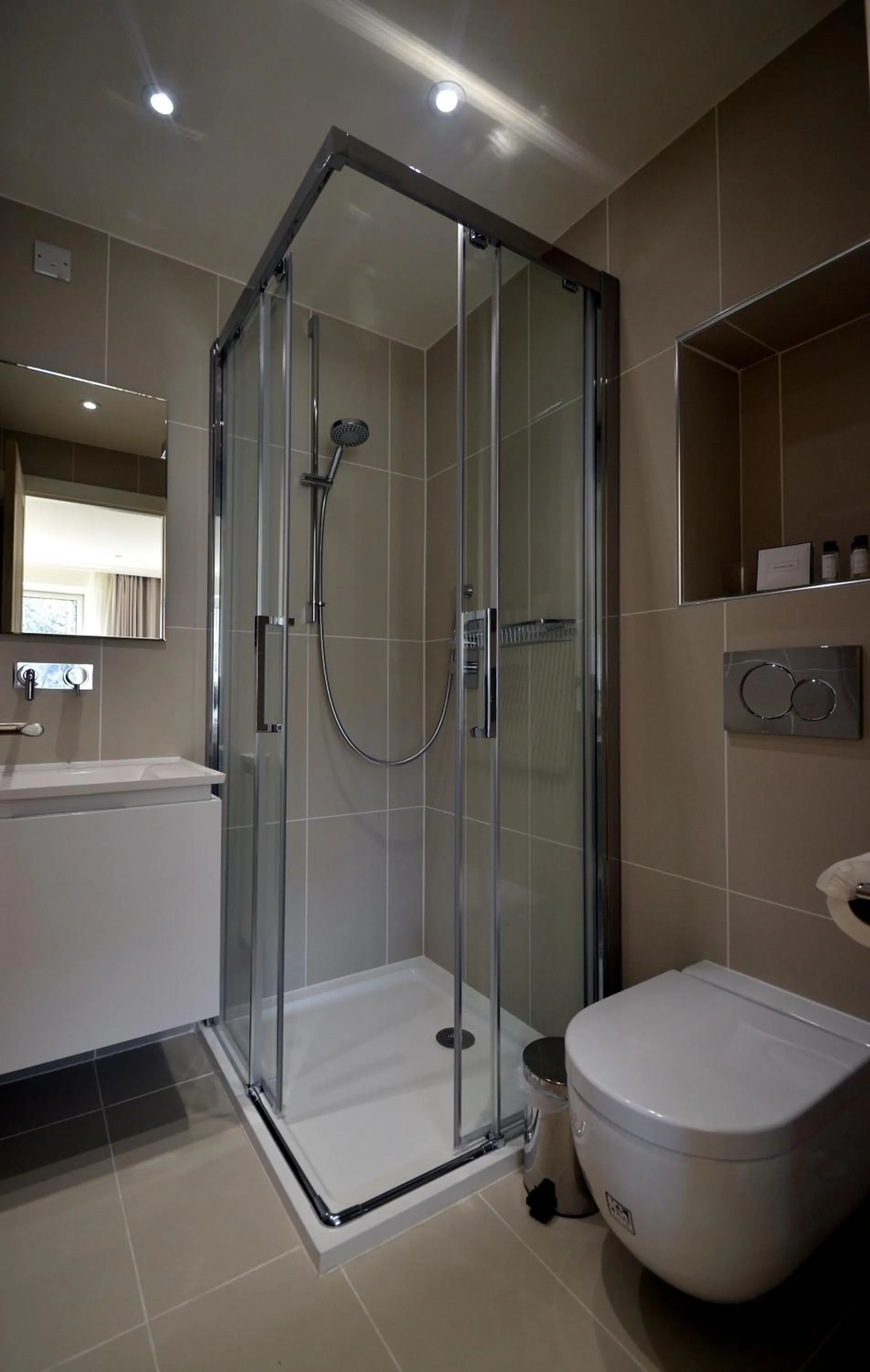 Bathroom in Bridge of Orchy Hotel