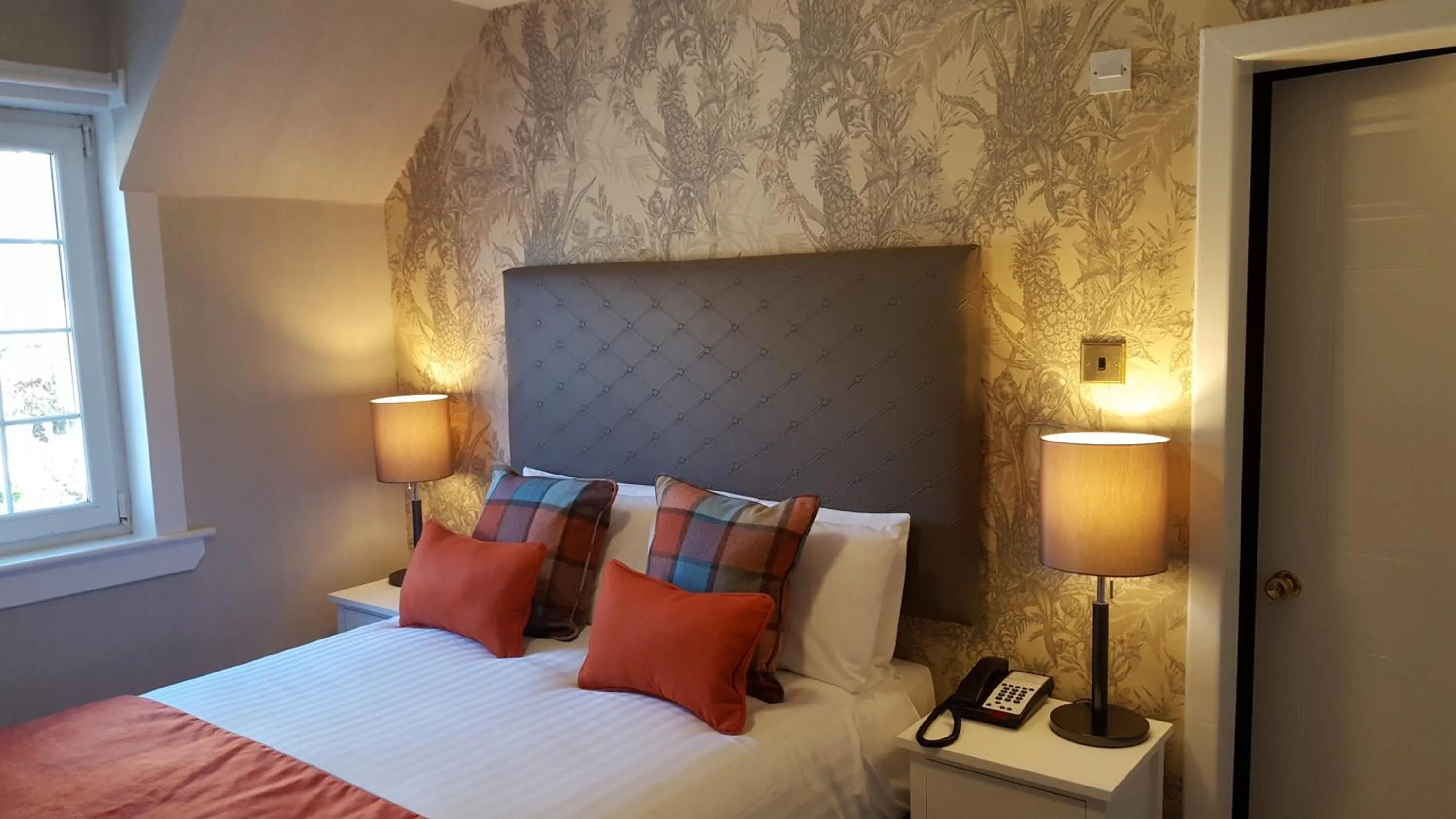 Bedroom, Bed in Bridge of Orchy Hotel