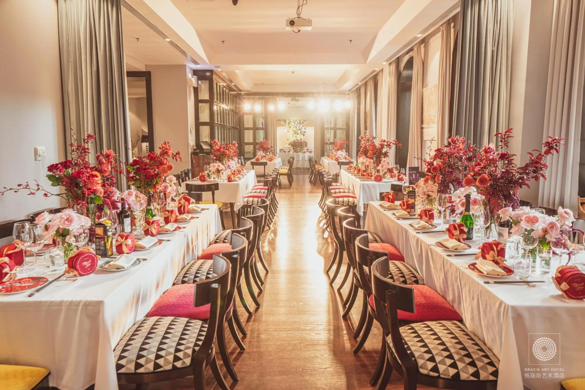 Restaurant/places to eat in Gracie Art Hotel