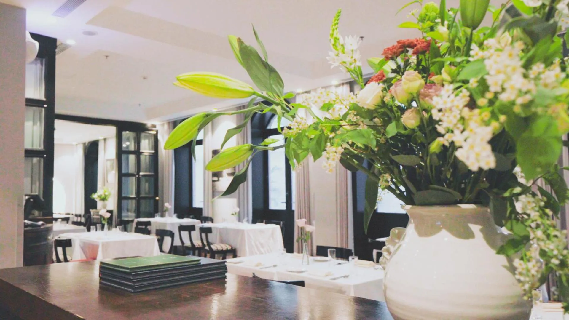 Restaurant/places to eat in Gracie Art Hotel