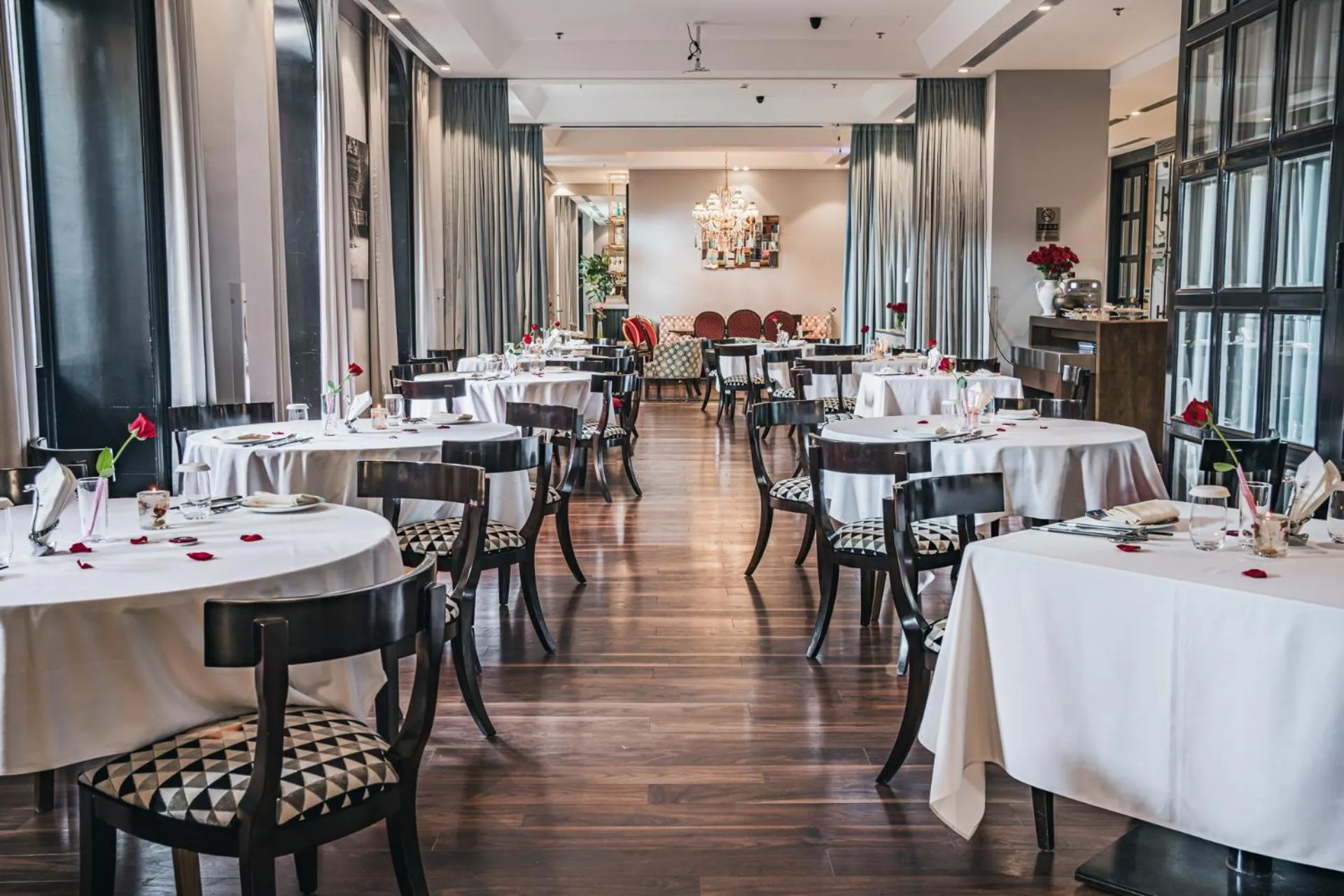 Restaurant/places to eat in Gracie Art Hotel