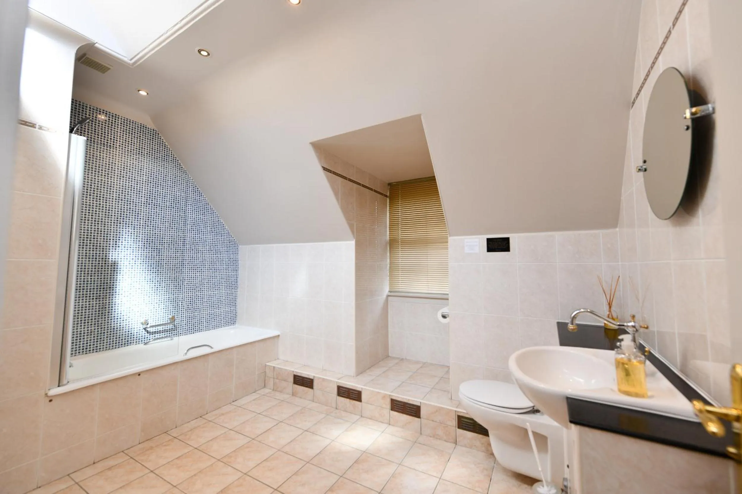 Bathroom in Savoy Park Hotel