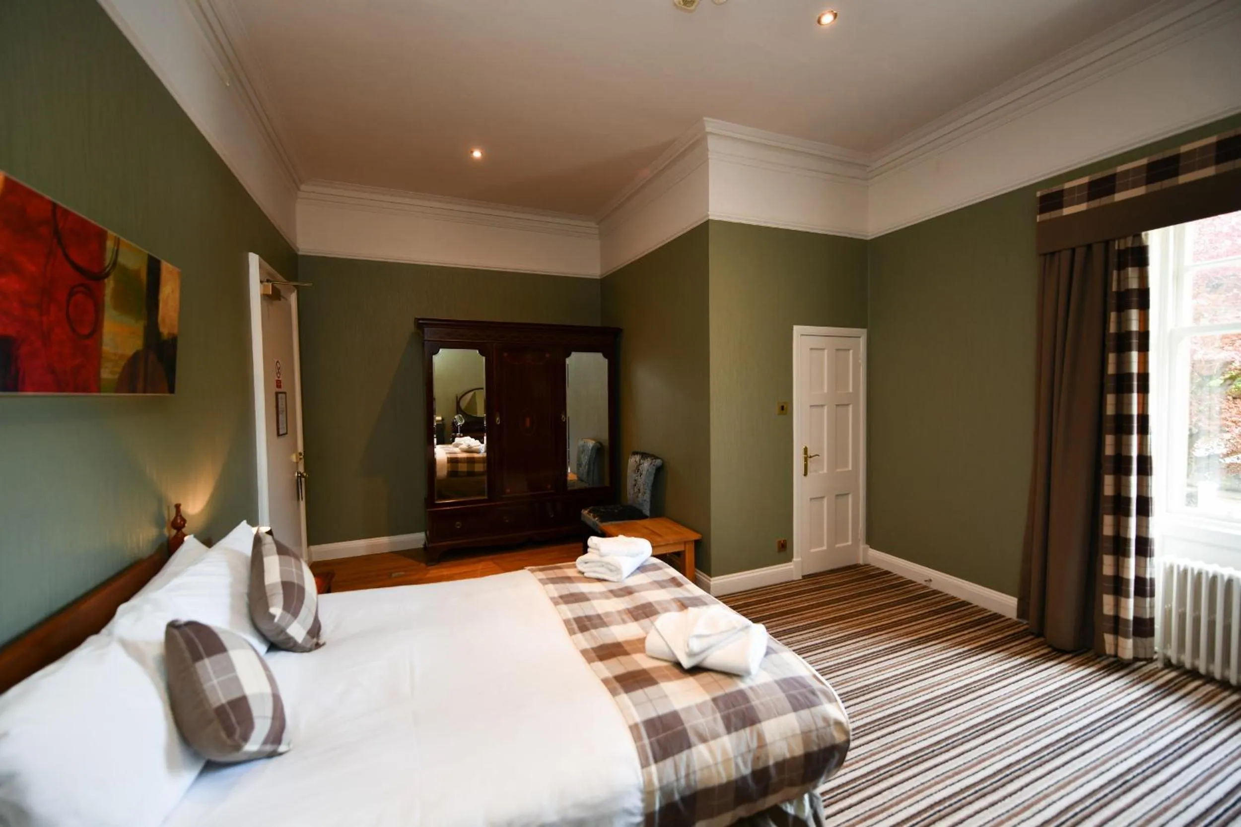 Bedroom, Bed in Savoy Park Hotel