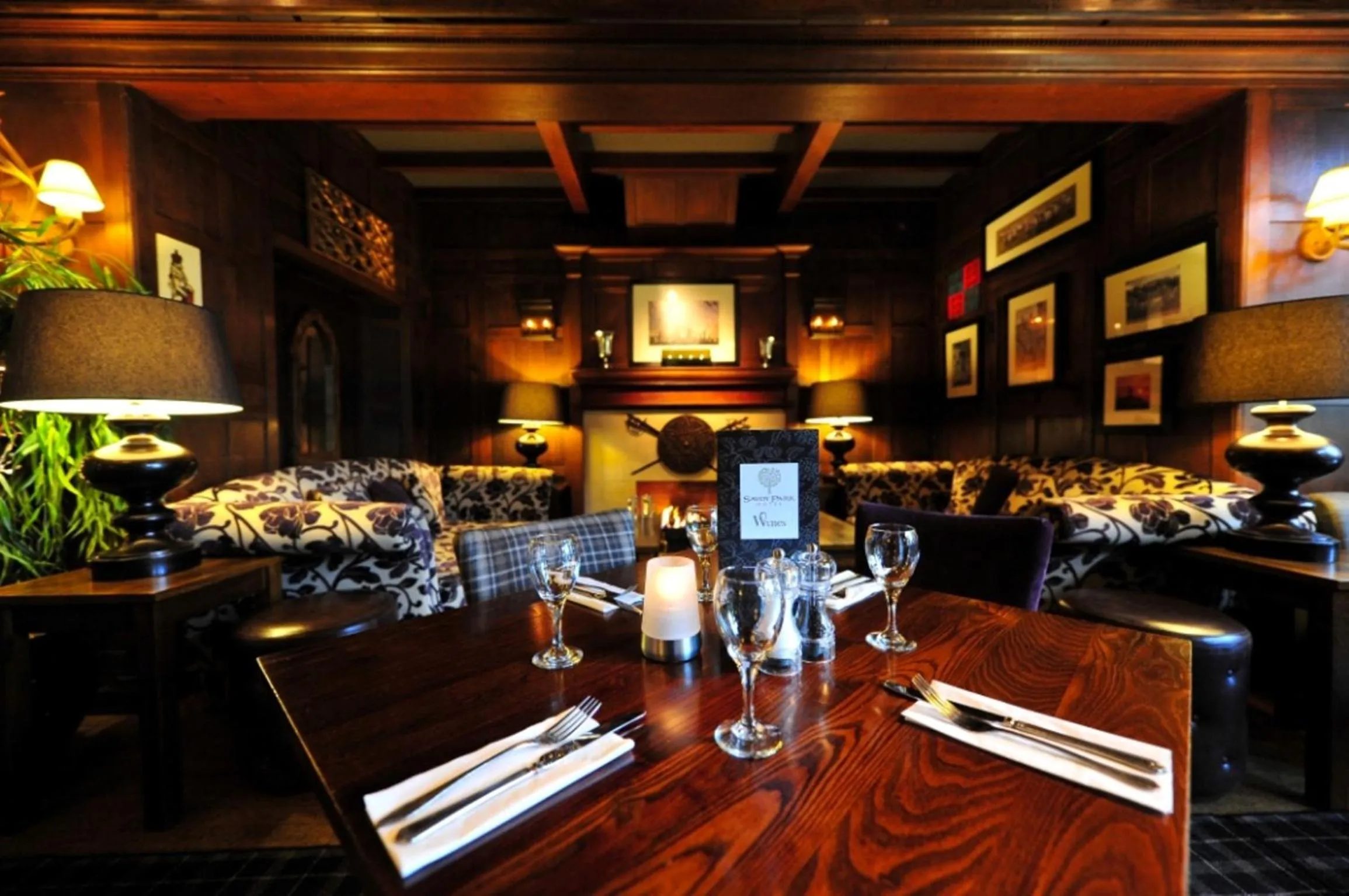 Restaurant/places to eat in Savoy Park Hotel