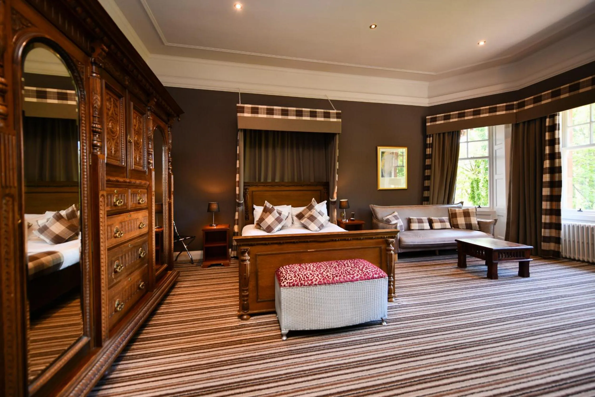 Bedroom, Bed in Savoy Park Hotel