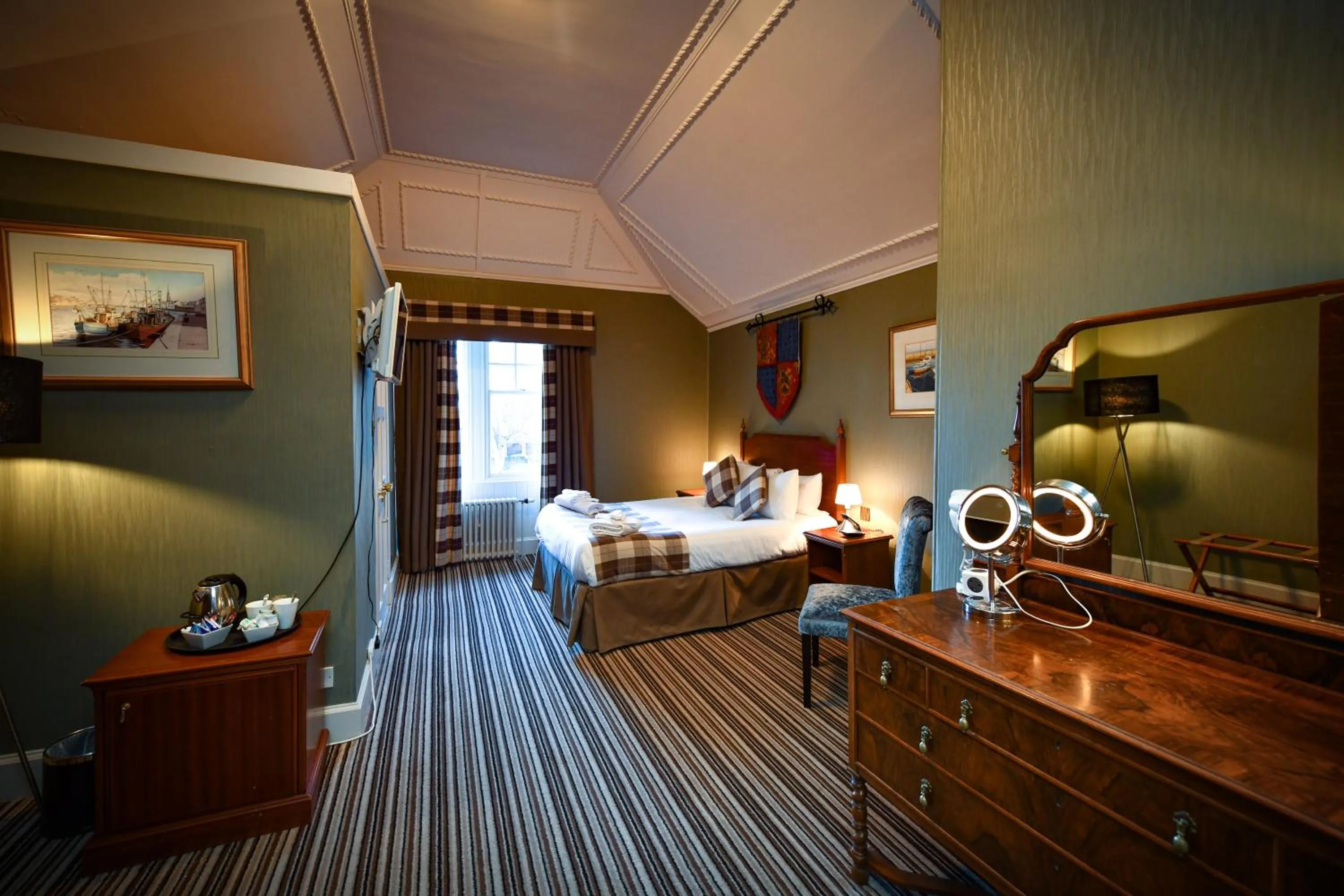 Bedroom, Bed in Savoy Park Hotel