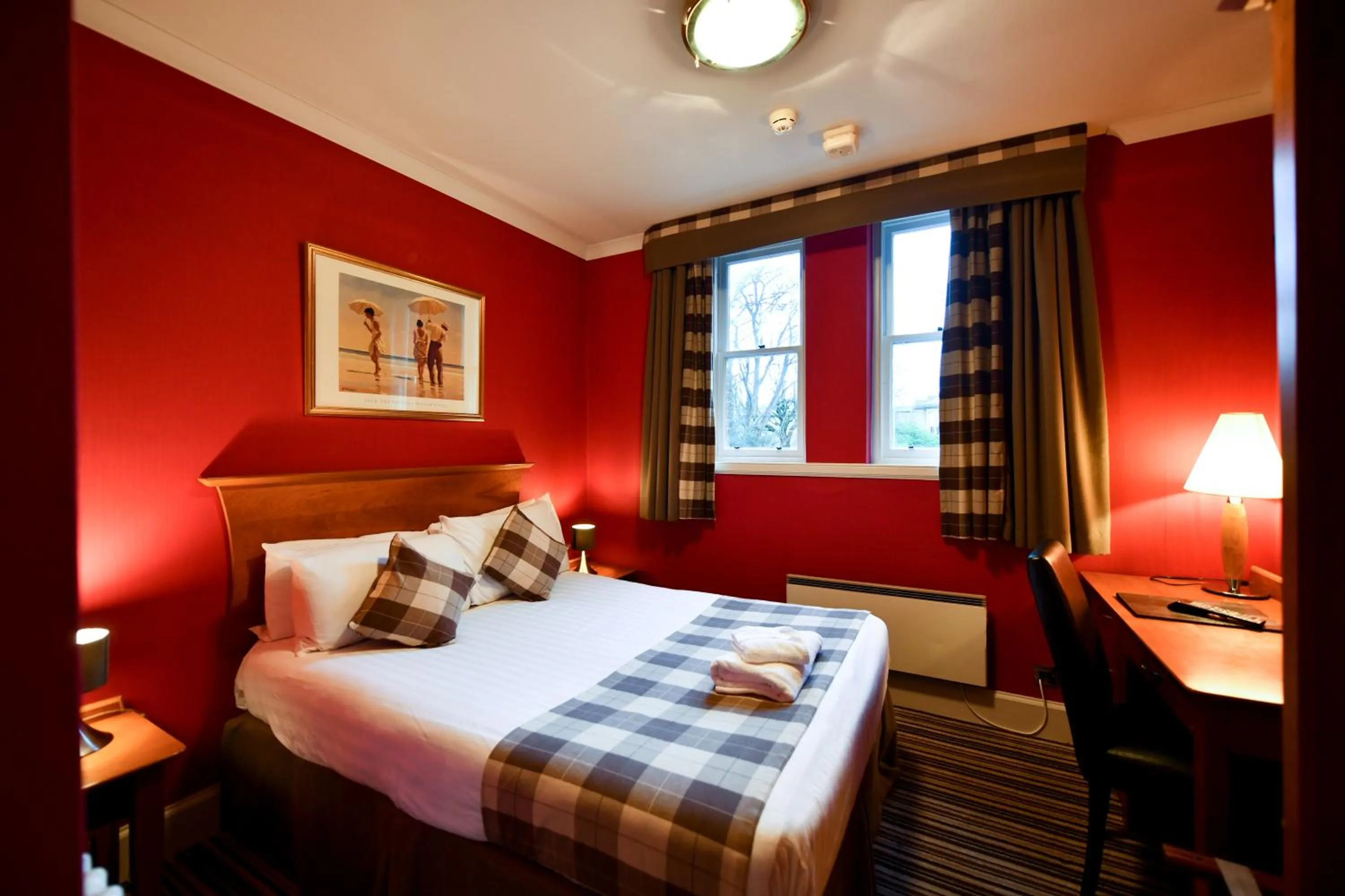 Bedroom, Bed in Savoy Park Hotel