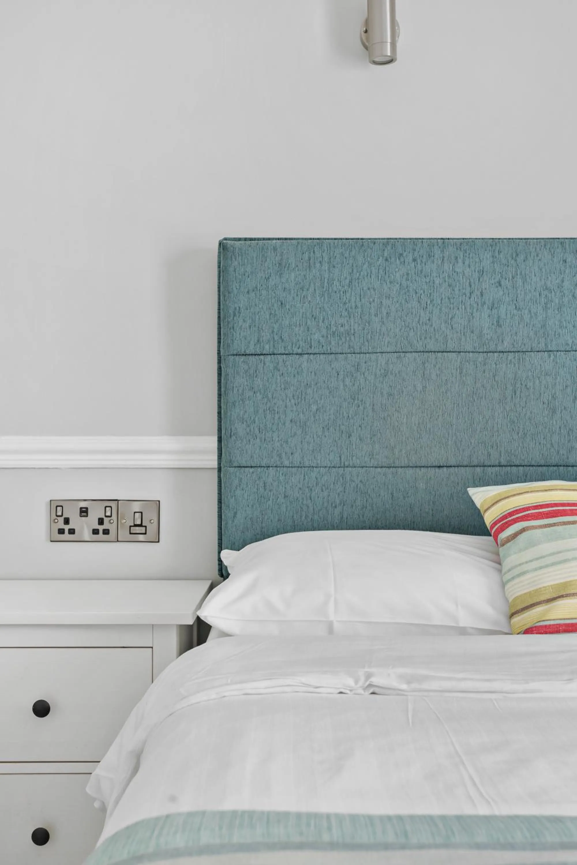 Bedroom, Bed in Waters Edge Hotel Torquay