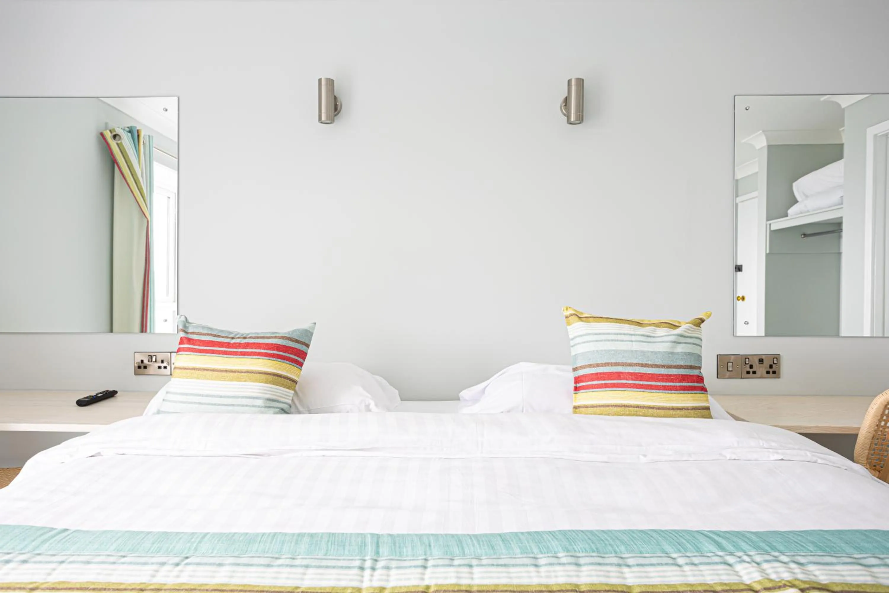 Bedroom, Bed in Waters Edge Hotel Torquay