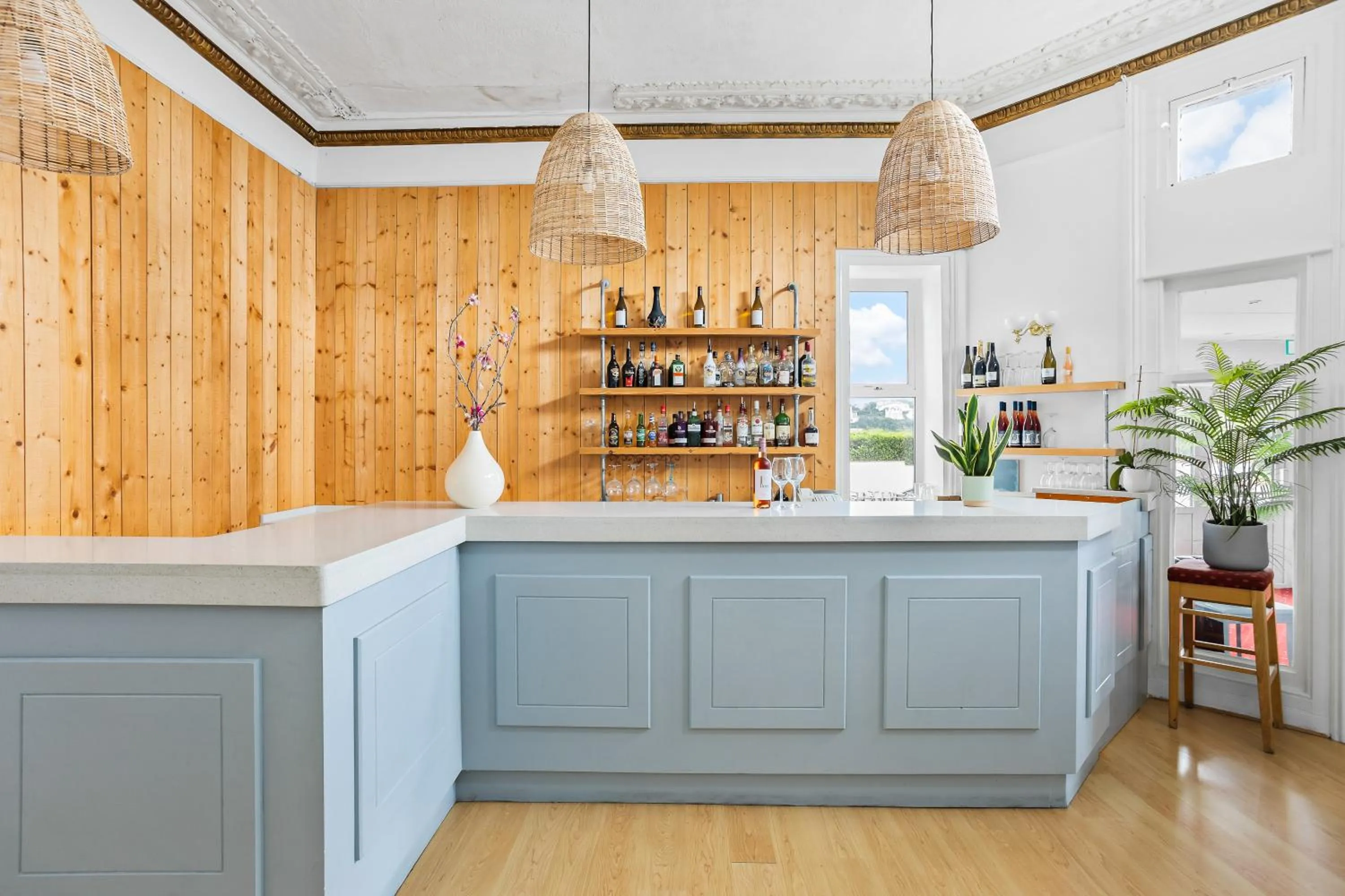 Drinks in Waters Edge Hotel Torquay