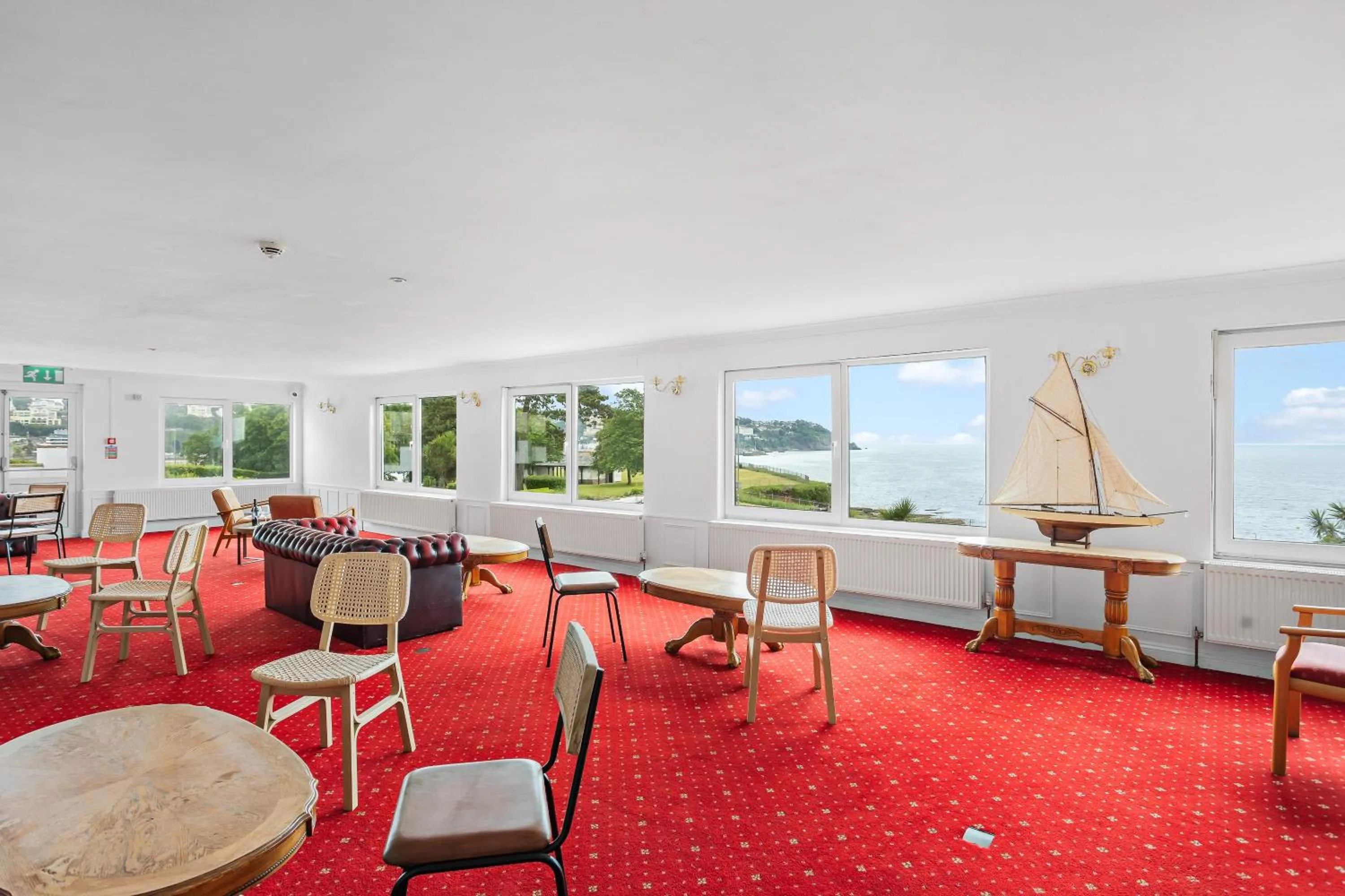 Seating area in Waters Edge Hotel Torquay