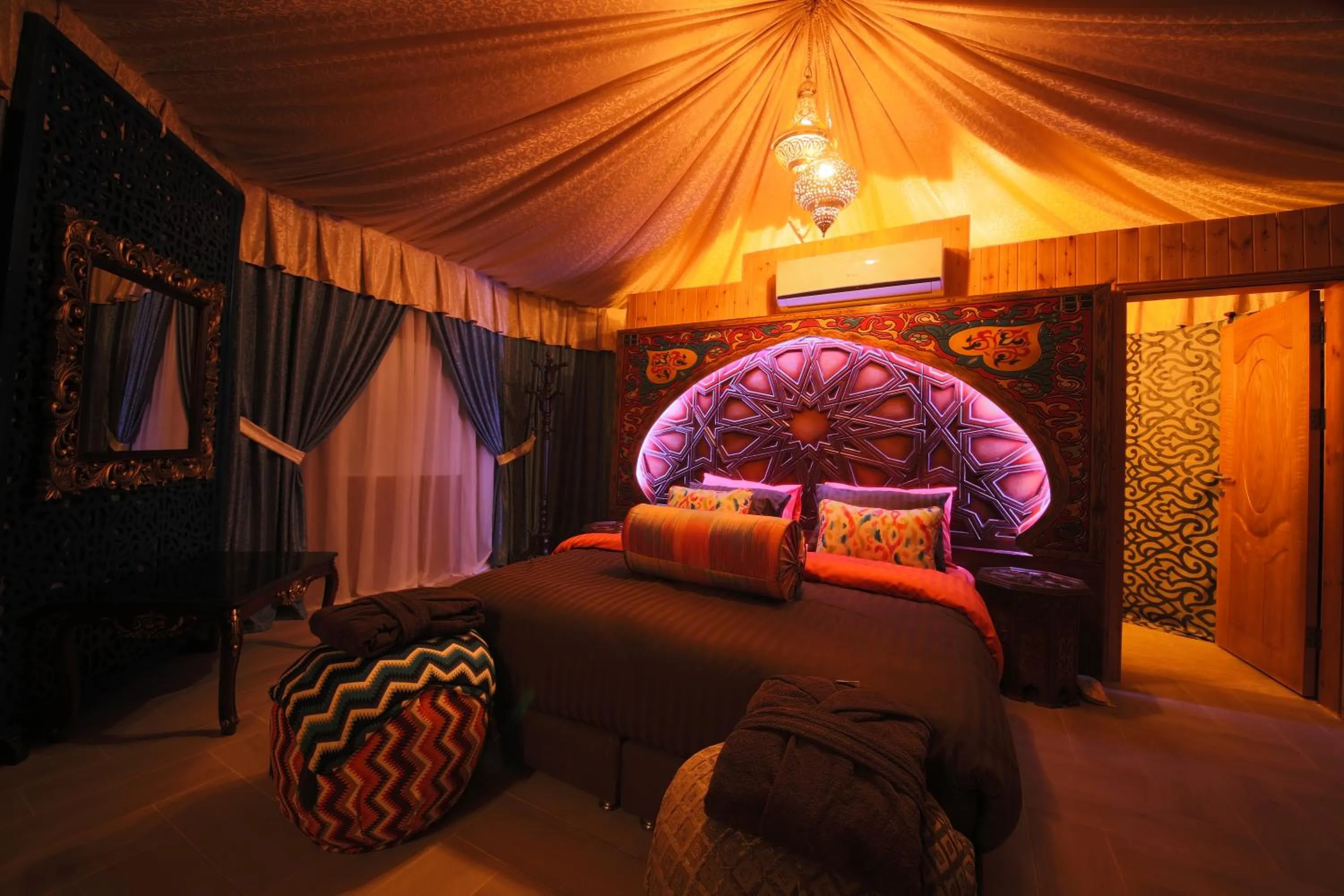 Bed in Memories Aicha Luxury Camp