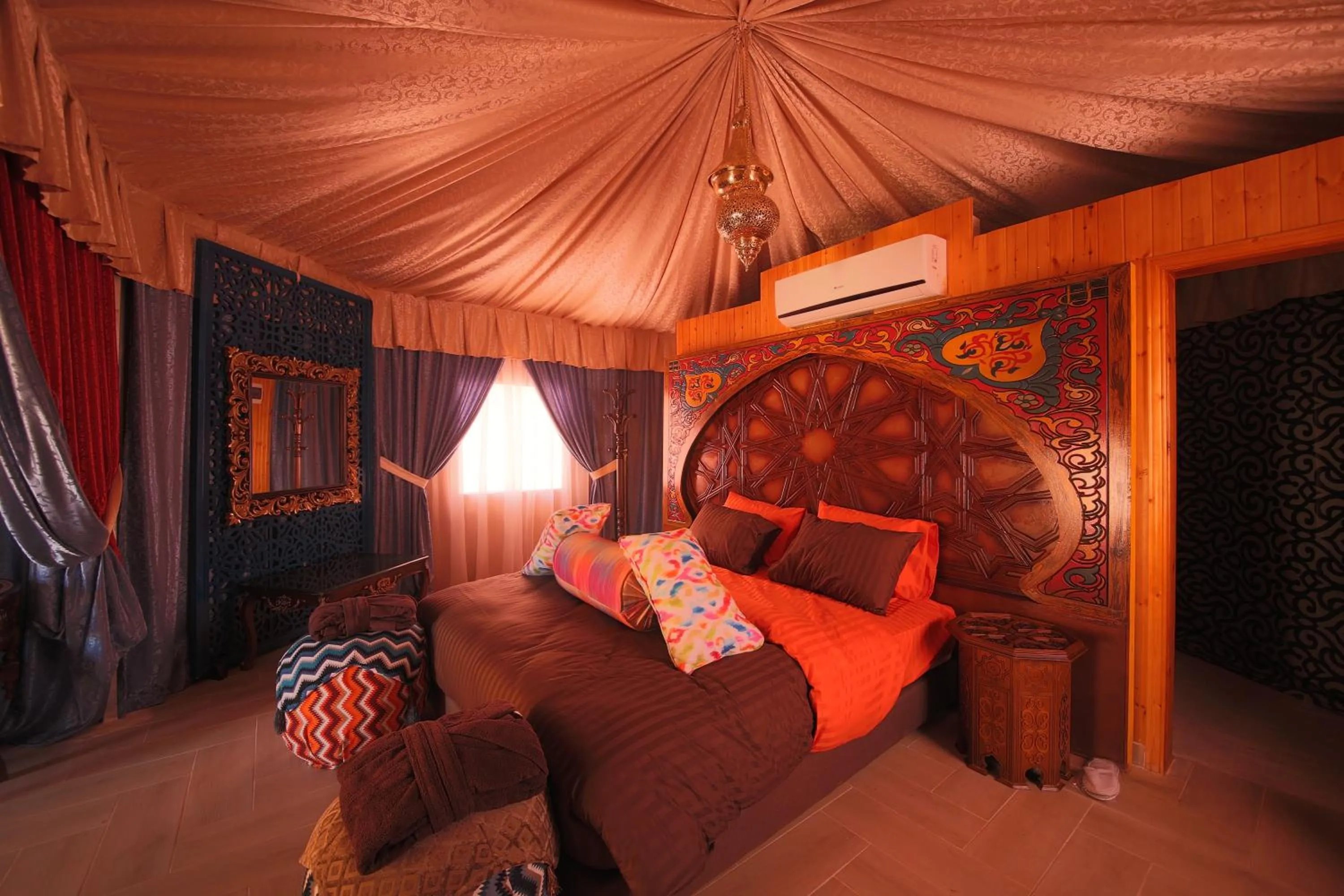 Bed in Memories Aicha Luxury Camp