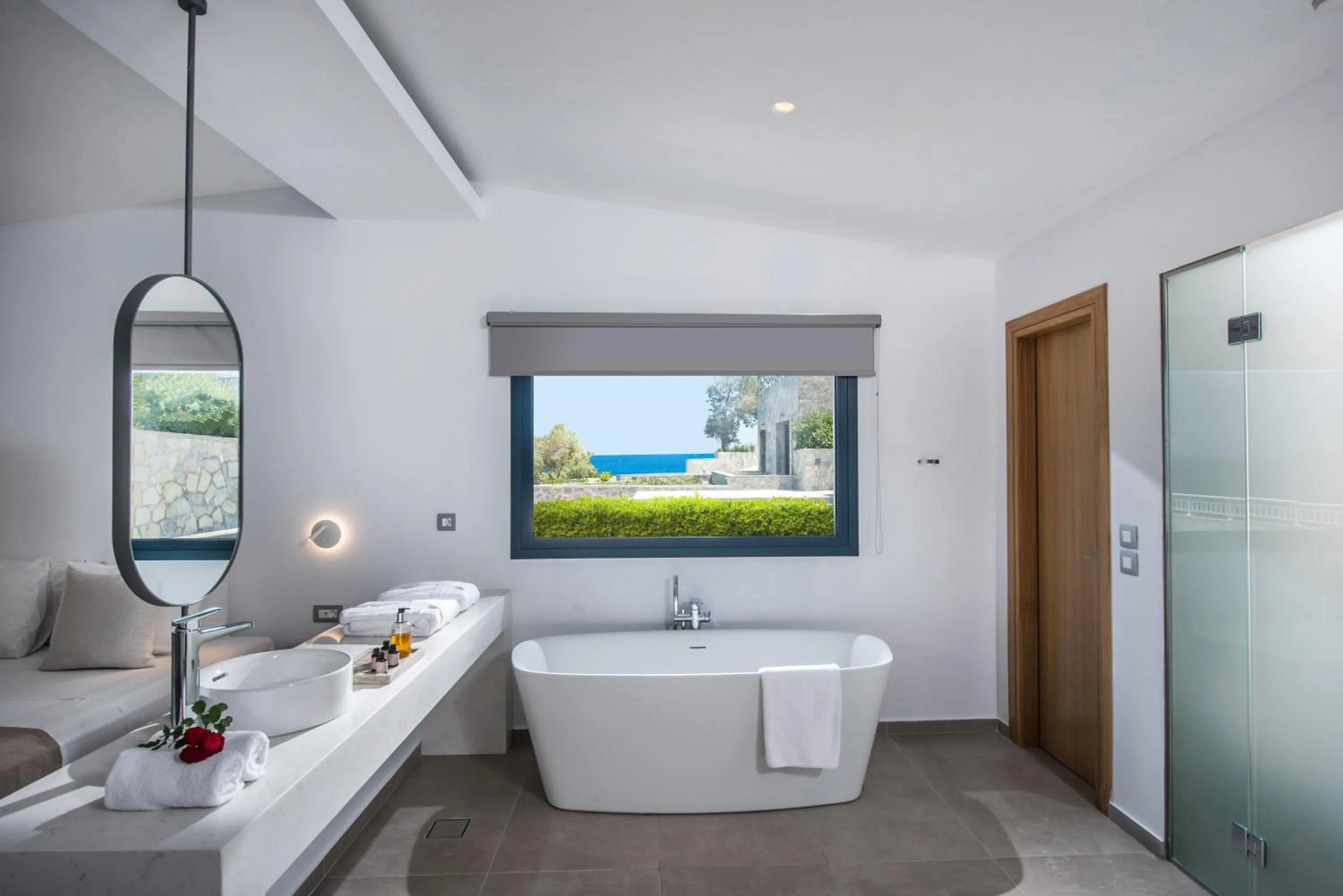 Bath in Peninsula Resort & Spa