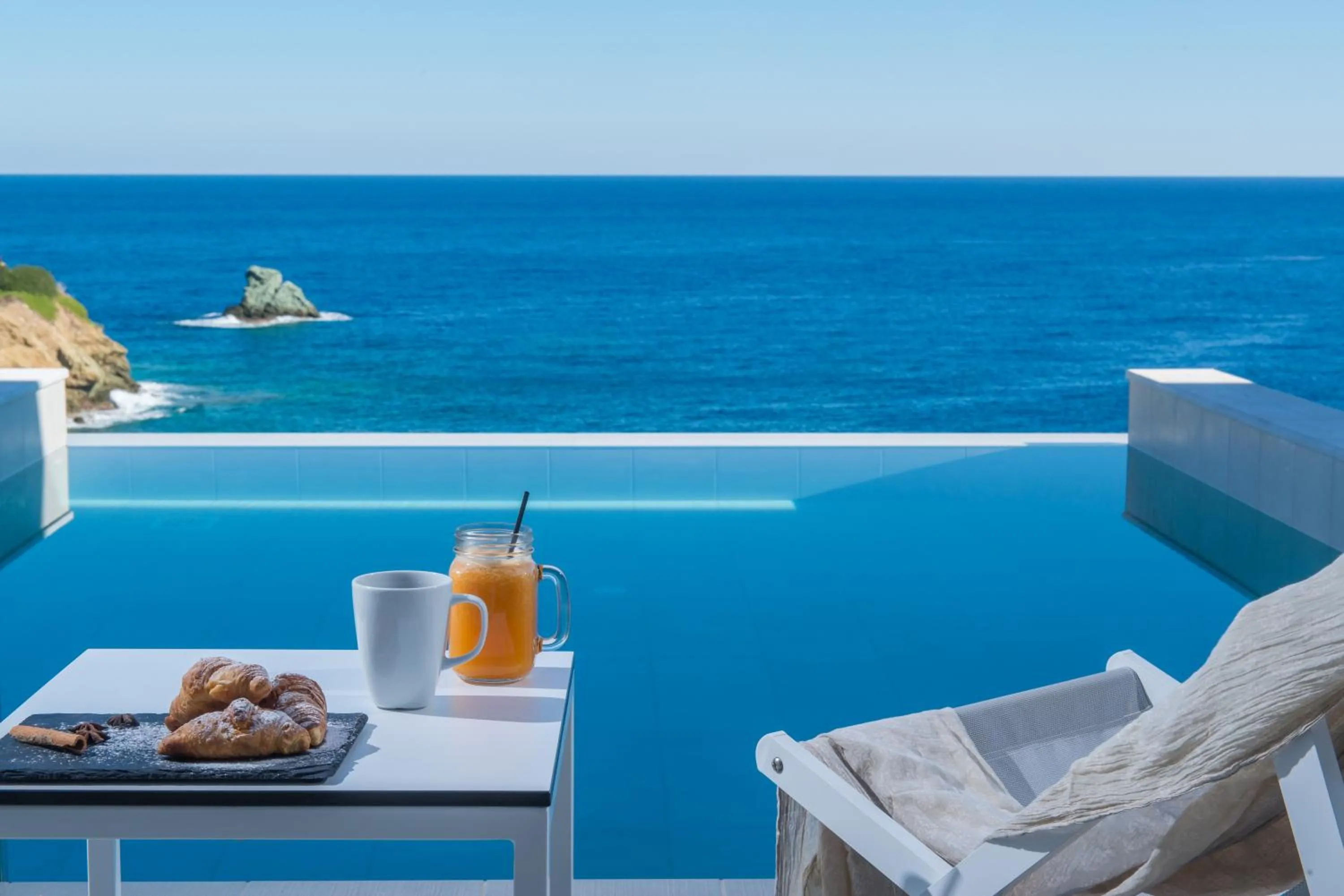 Pool view in Peninsula Resort & Spa