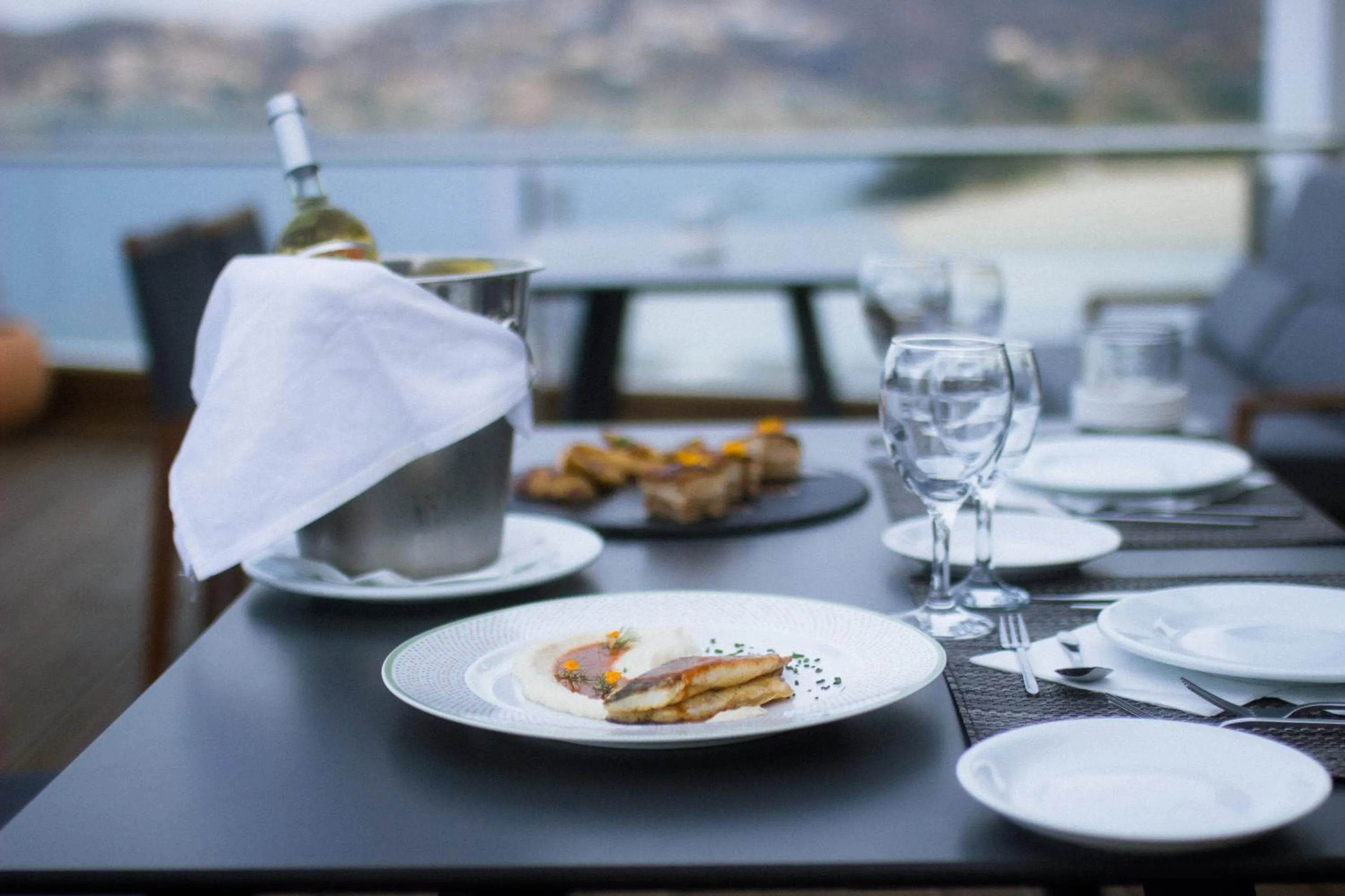 Restaurant/places to eat in Peninsula Resort & Spa