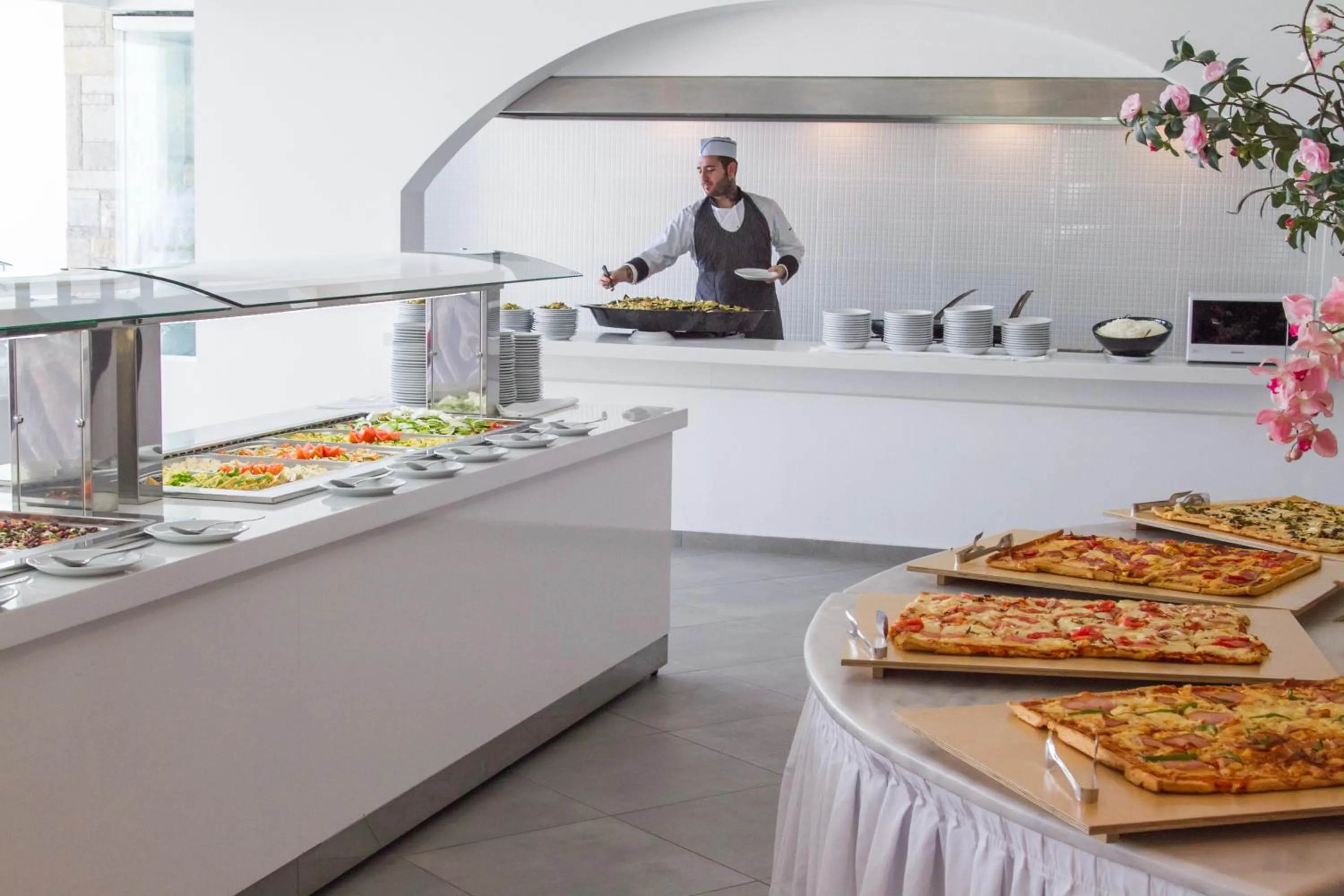 Restaurant/places to eat in Peninsula Resort & Spa