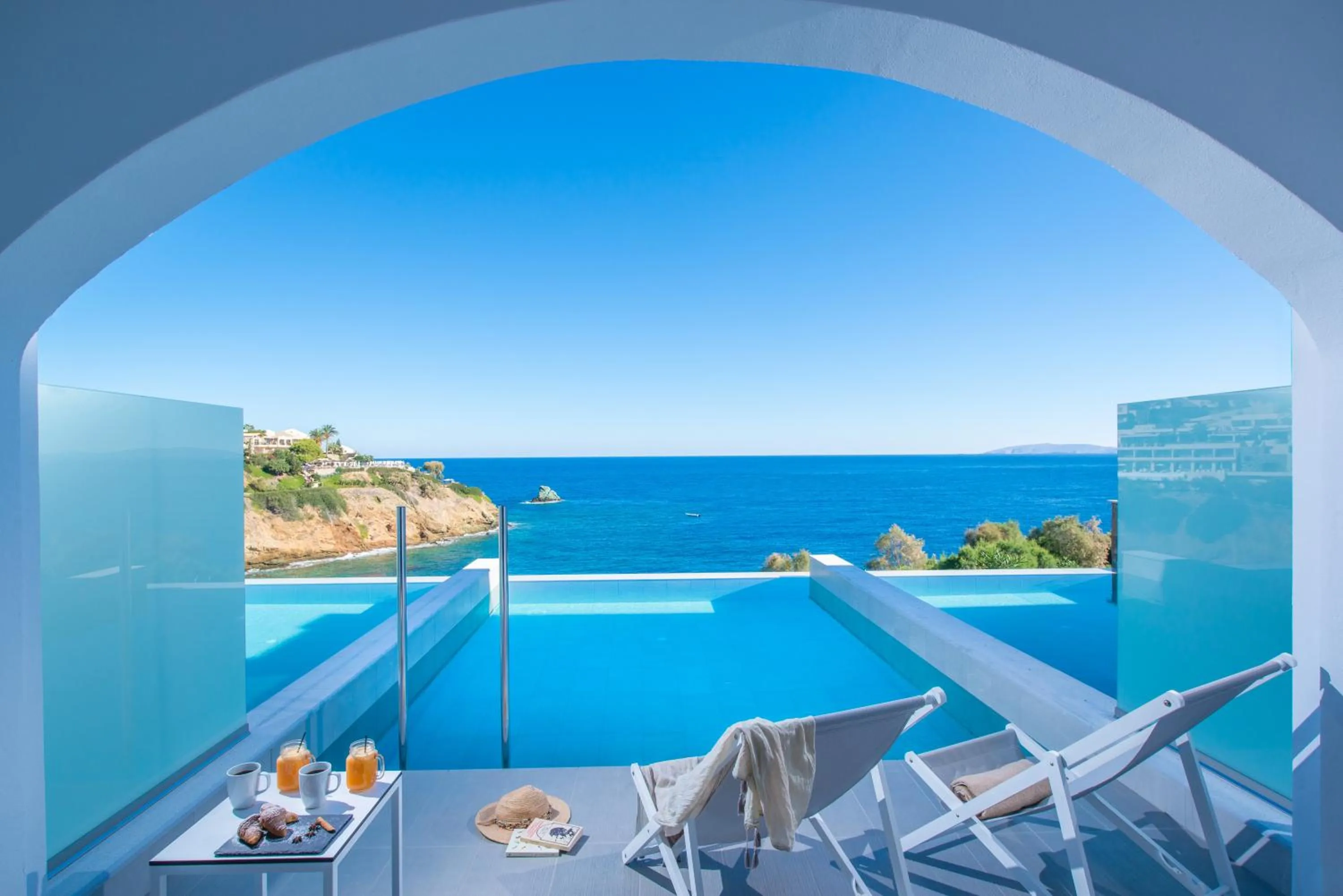 Pool view in Peninsula Resort & Spa