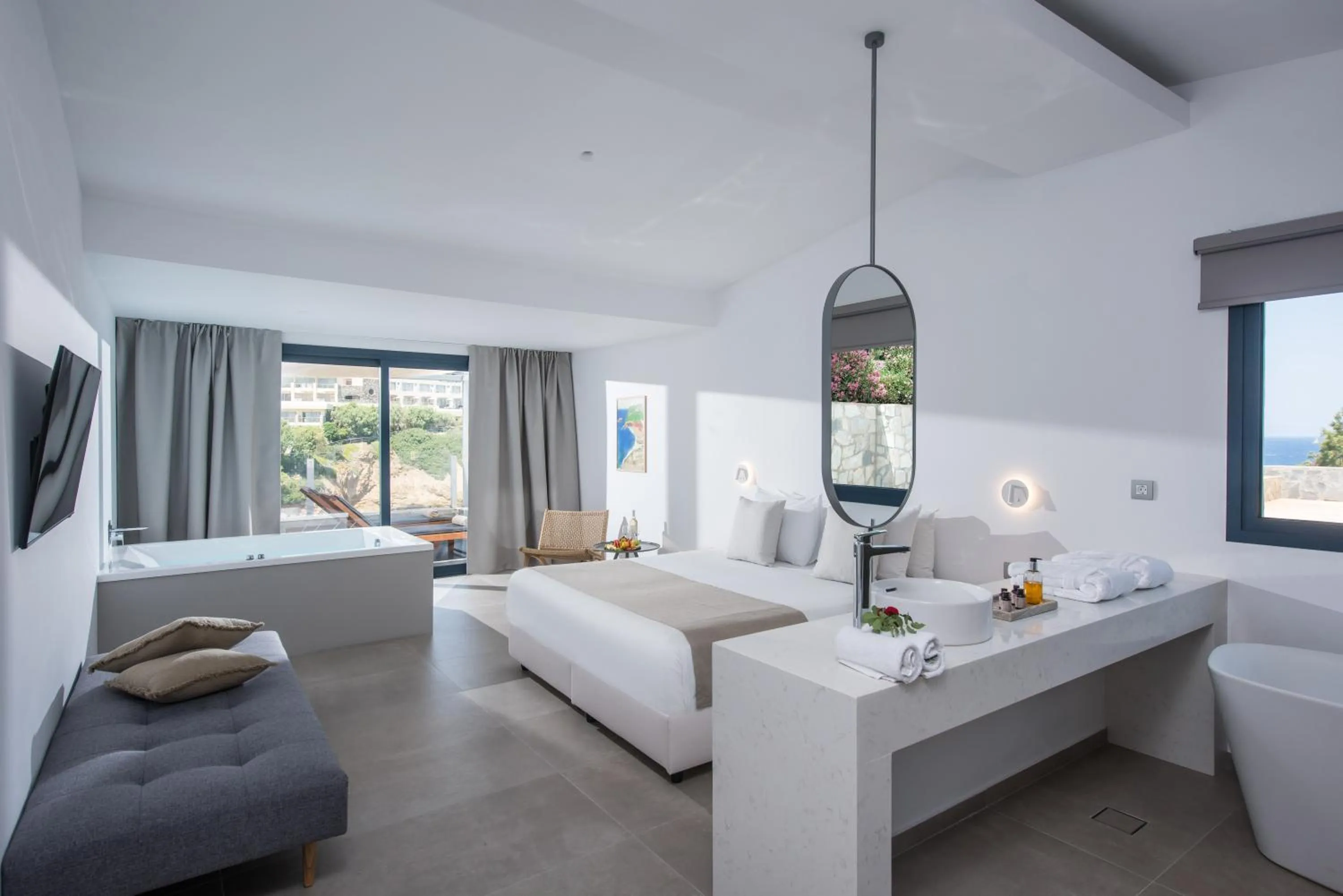 Photo of the whole room, Bed in Peninsula Resort & Spa