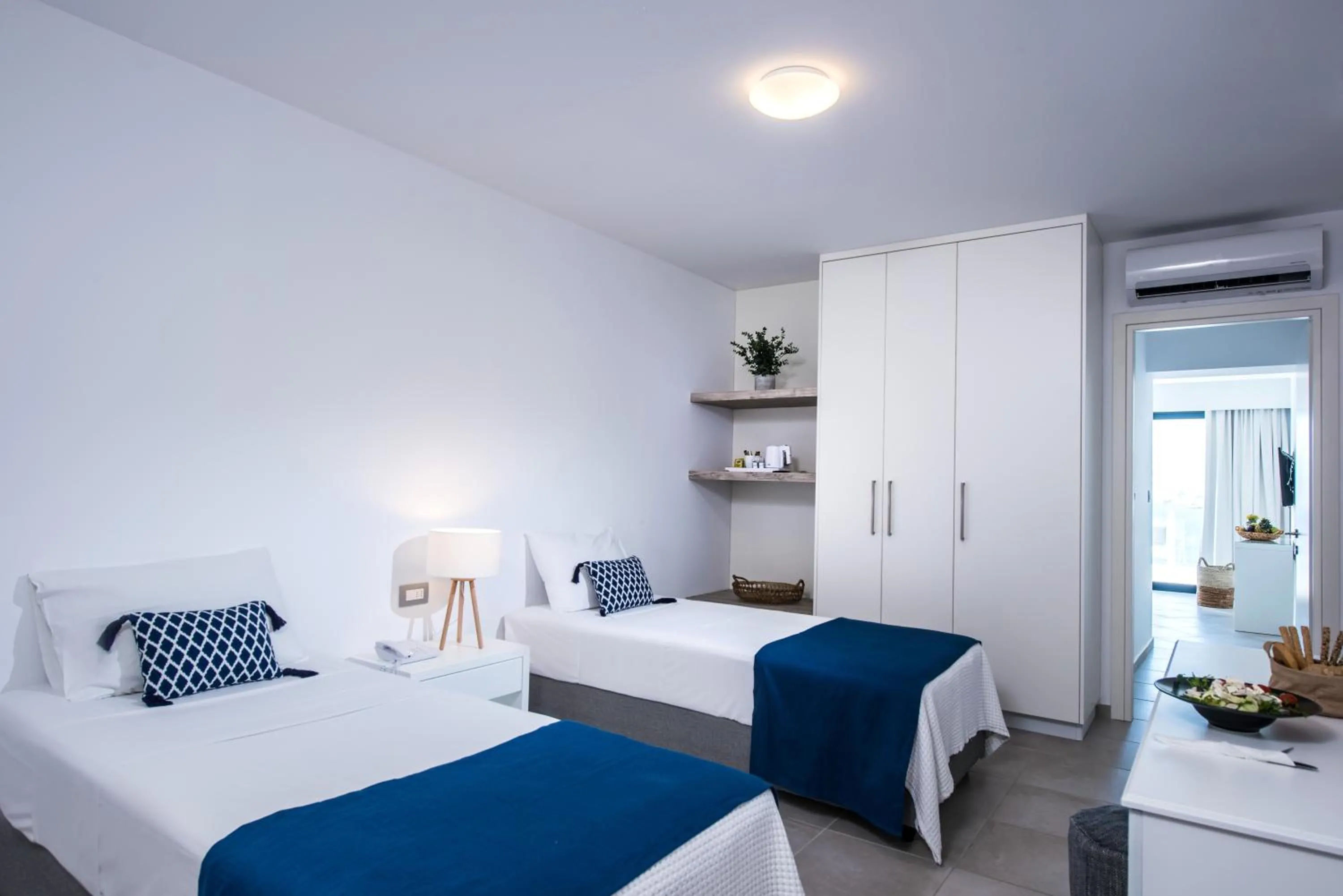 Bedroom, Bed in Peninsula Resort & Spa