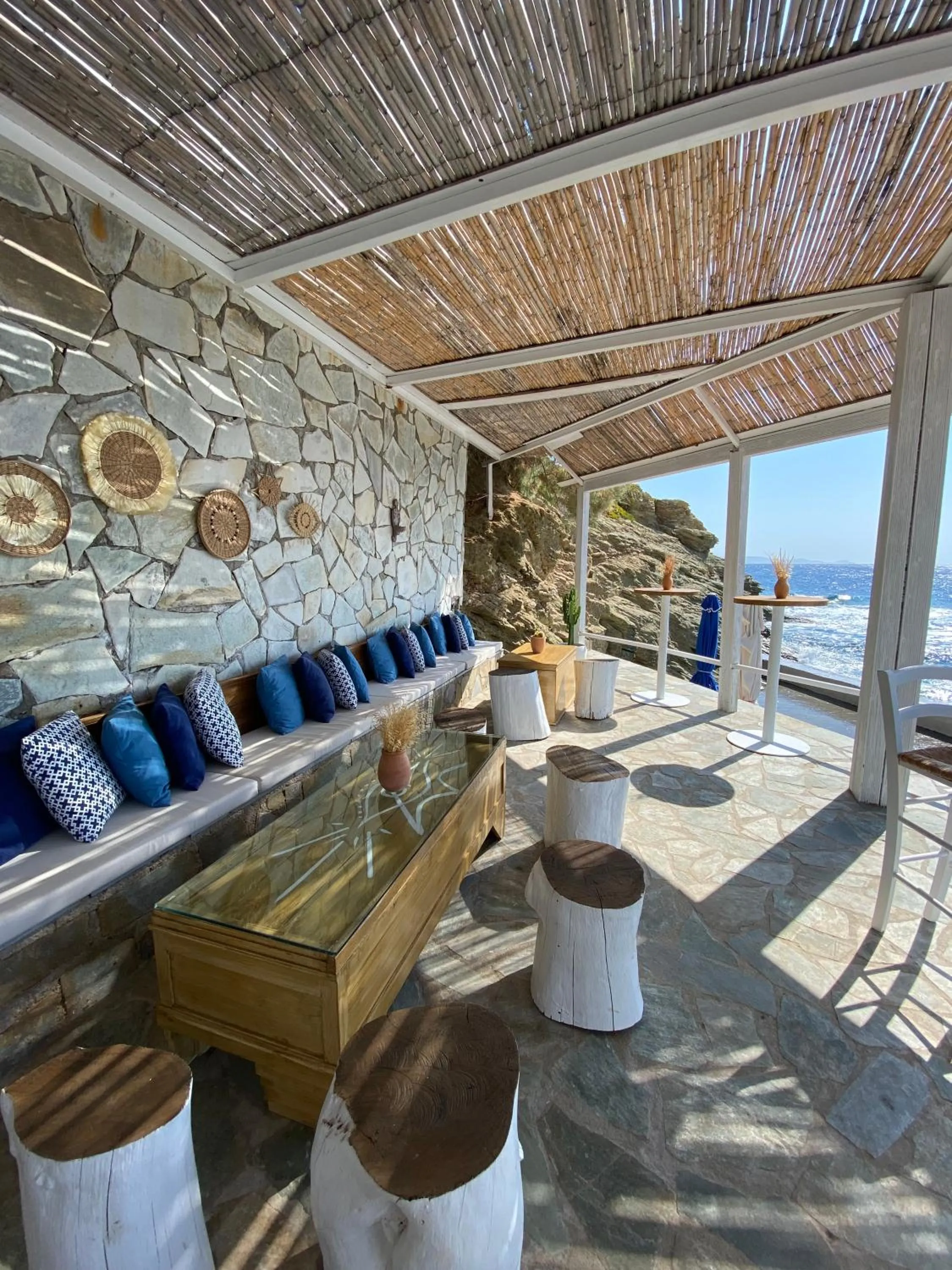 Lounge or bar in Peninsula Resort & Spa