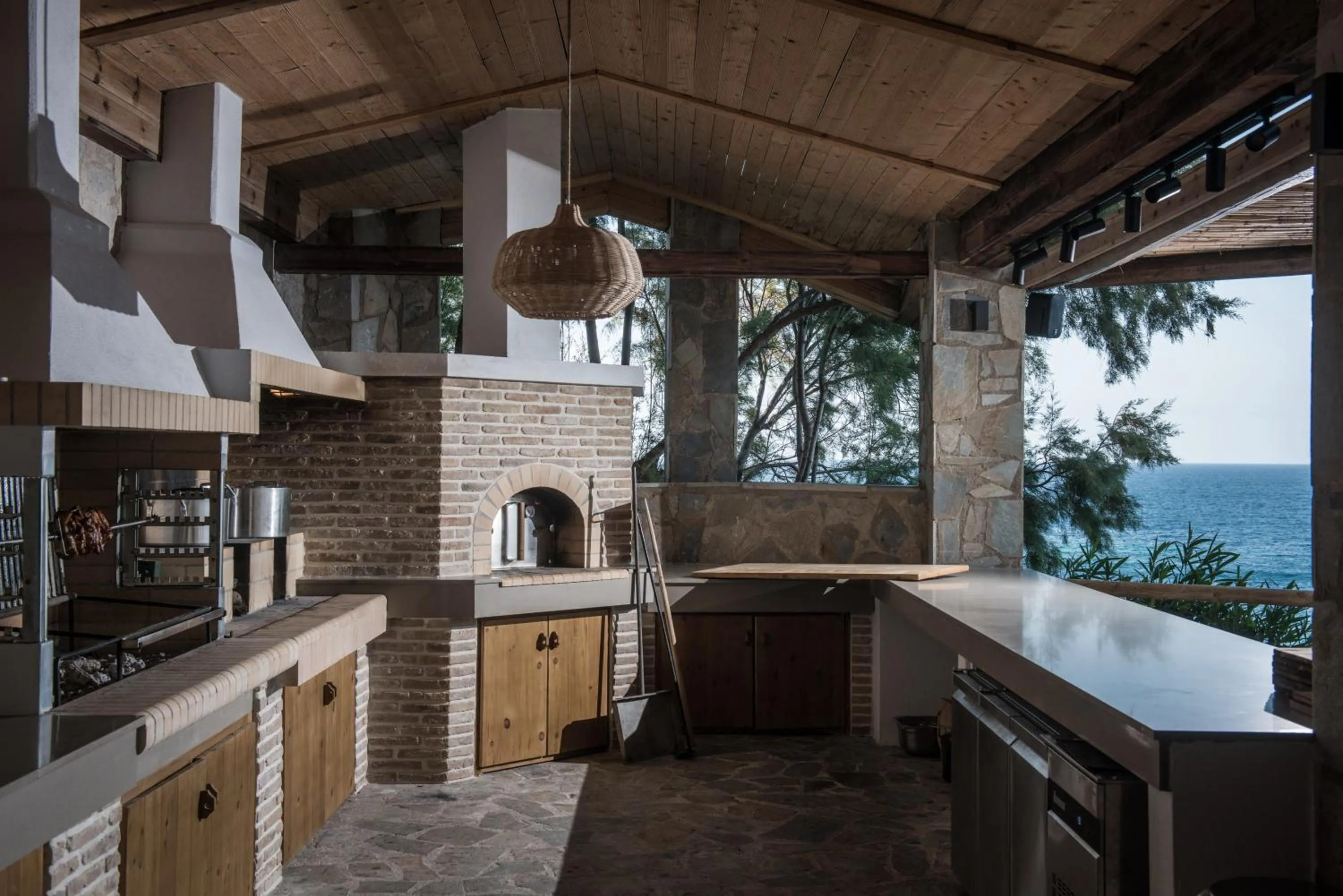 Restaurant/places to eat in Peninsula Resort & Spa