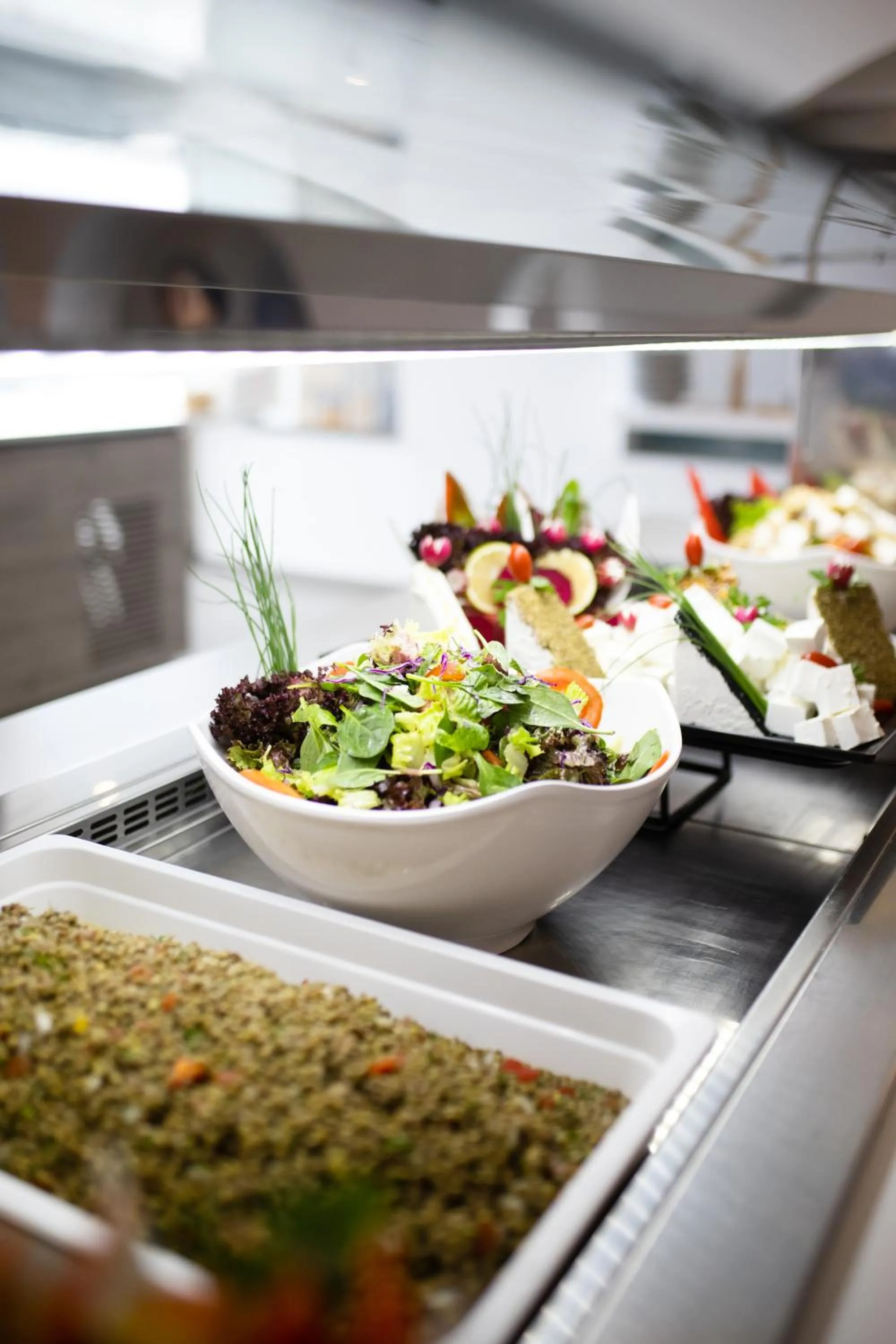 Restaurant/places to eat in Peninsula Resort & Spa