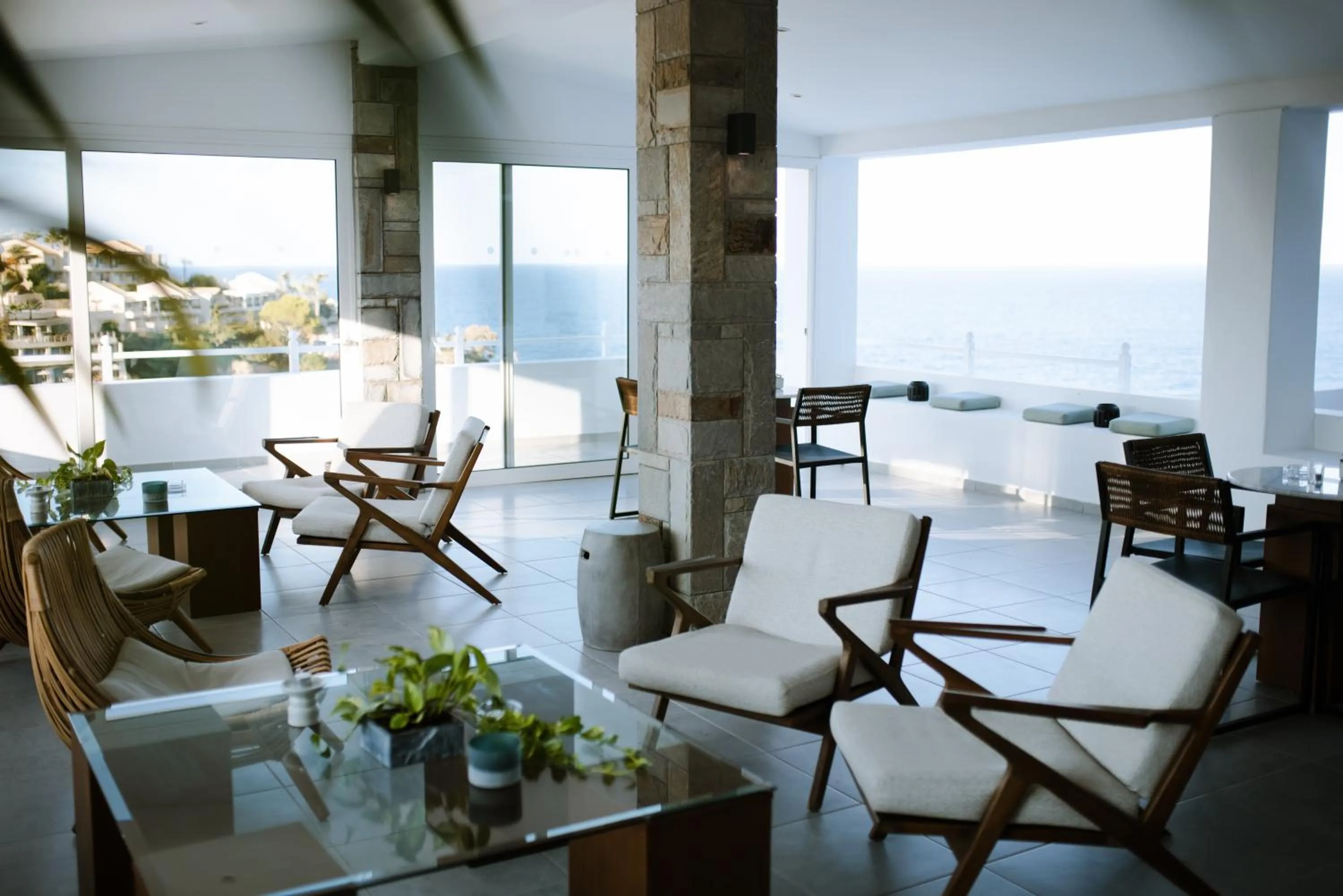 Lounge or bar in Peninsula Resort & Spa