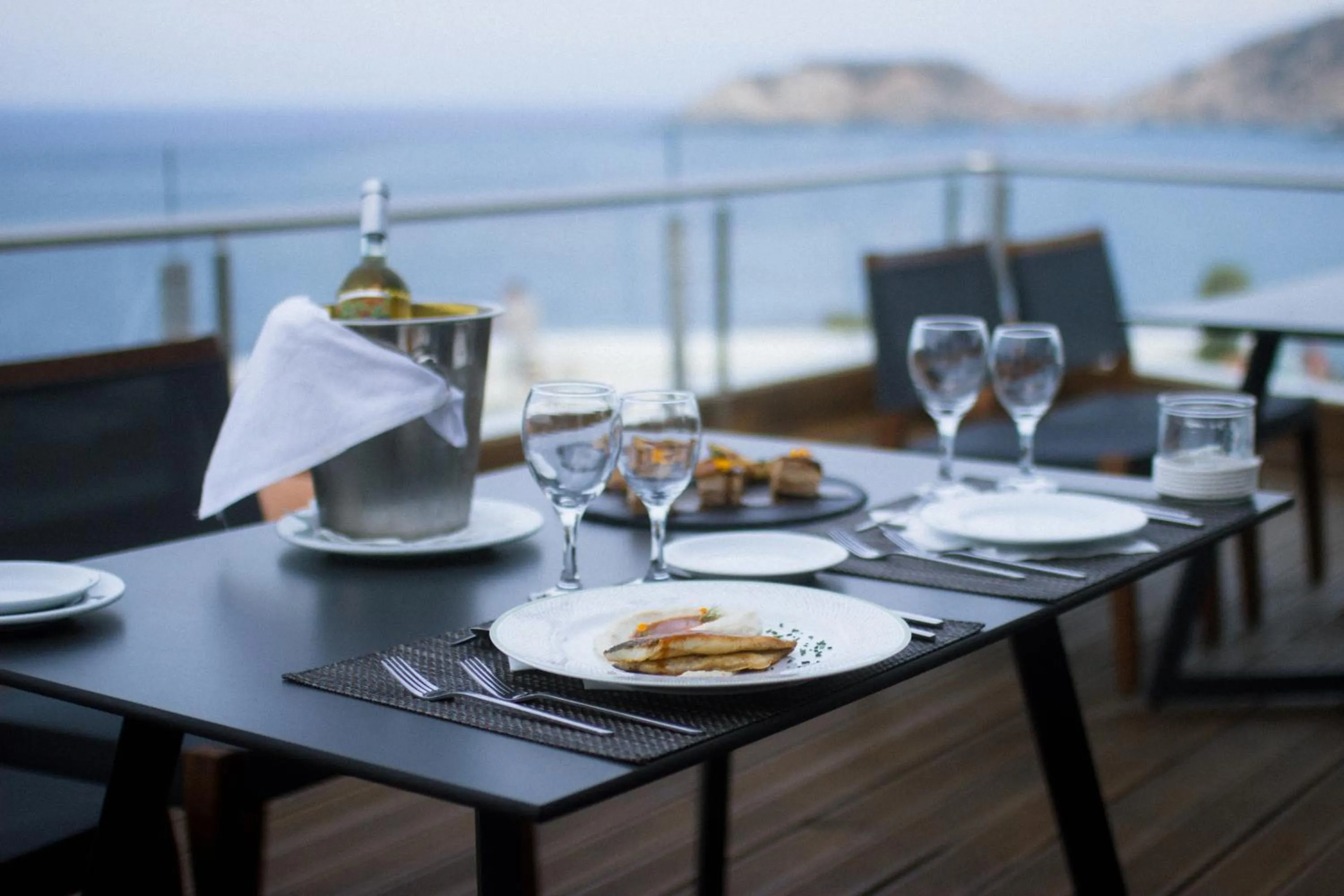 Restaurant/places to eat in Peninsula Resort & Spa