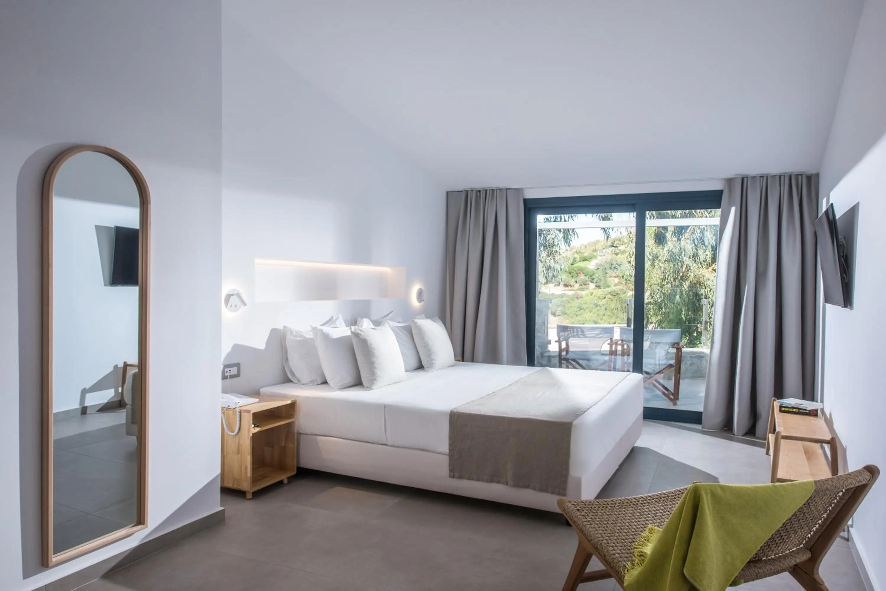 Photo of the whole room, Bed in Peninsula Resort & Spa