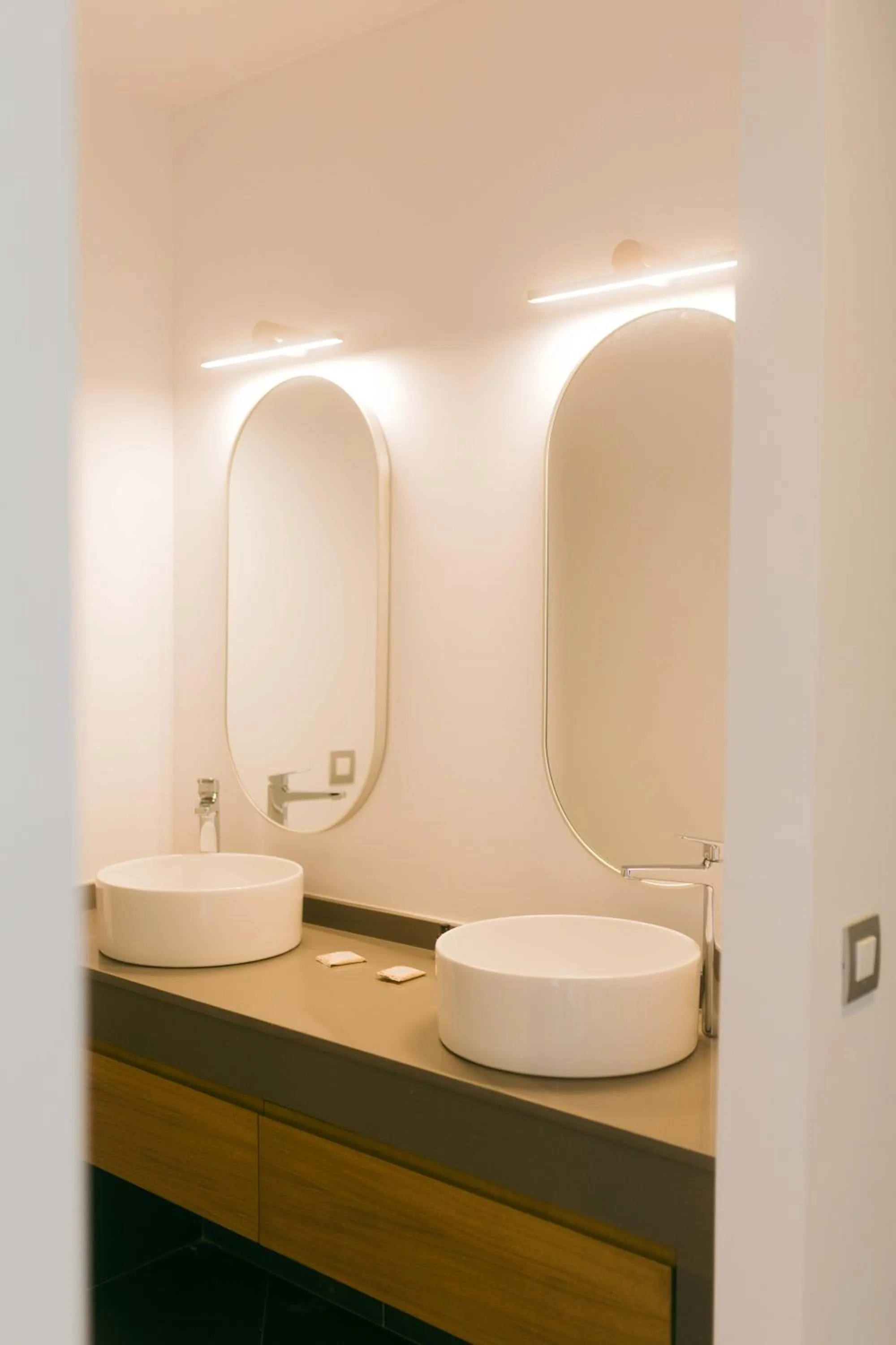 Bathroom in Peninsula Resort & Spa