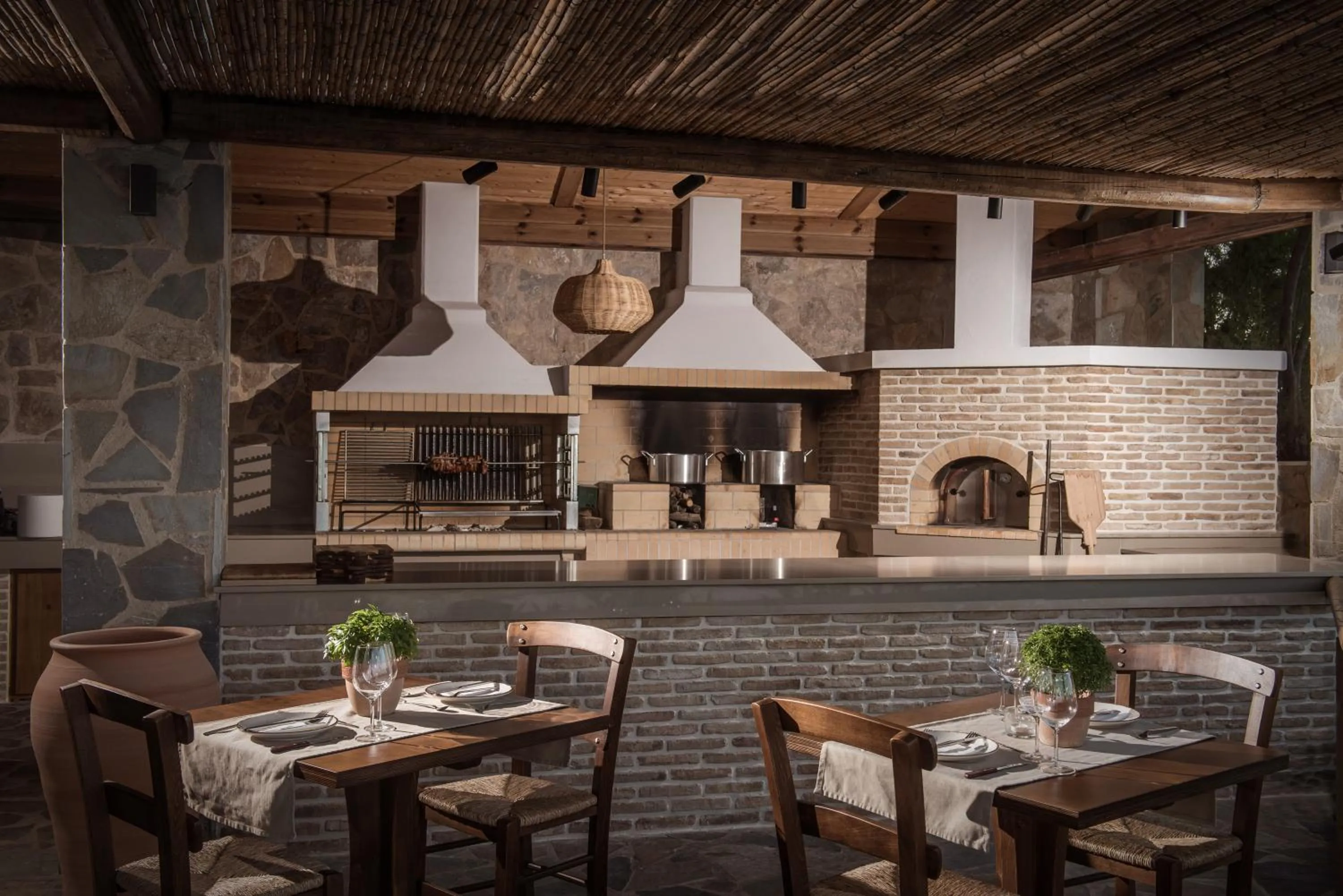 Restaurant/places to eat in Peninsula Resort & Spa