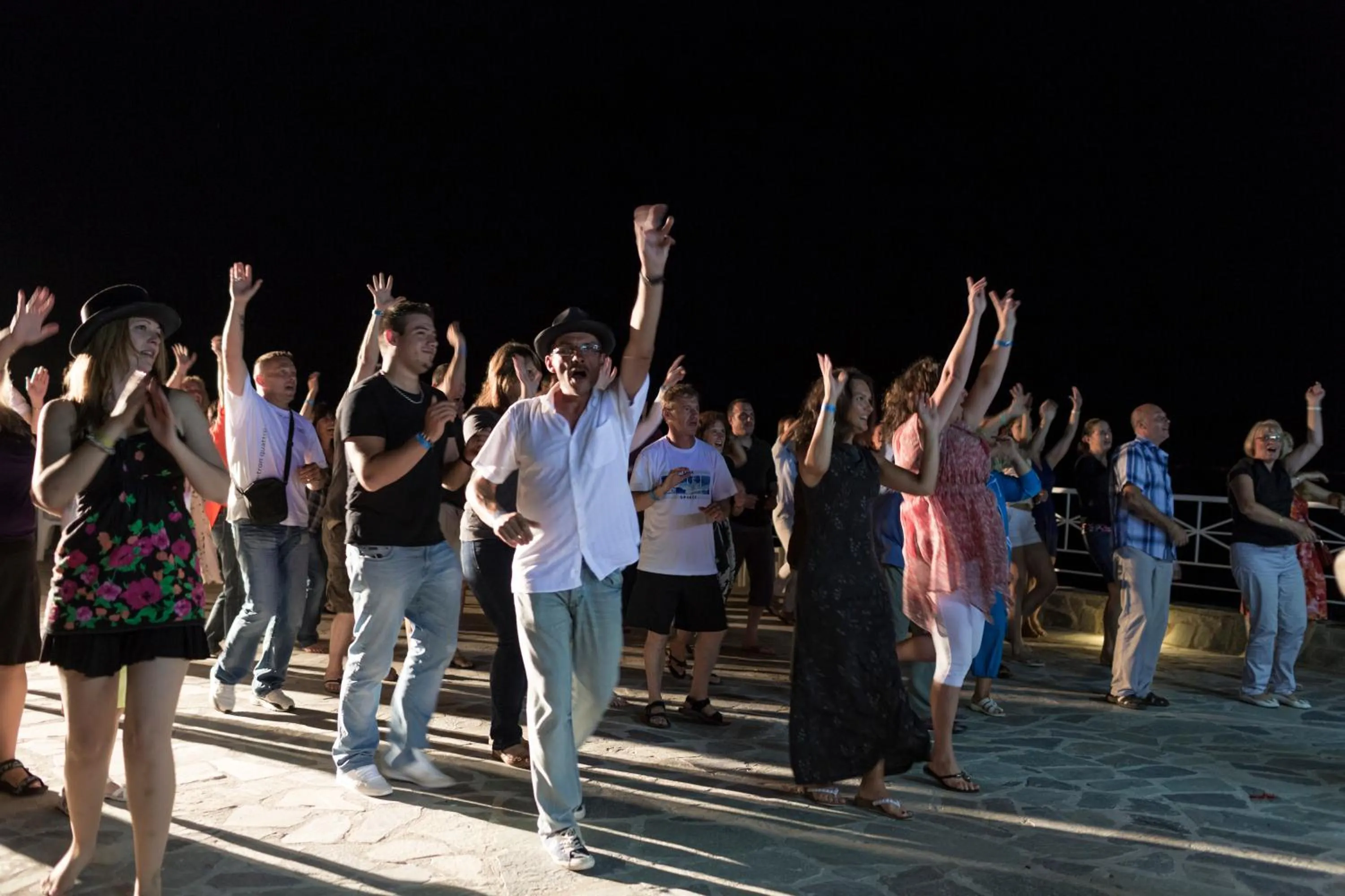 Evening entertainment in Peninsula Resort & Spa