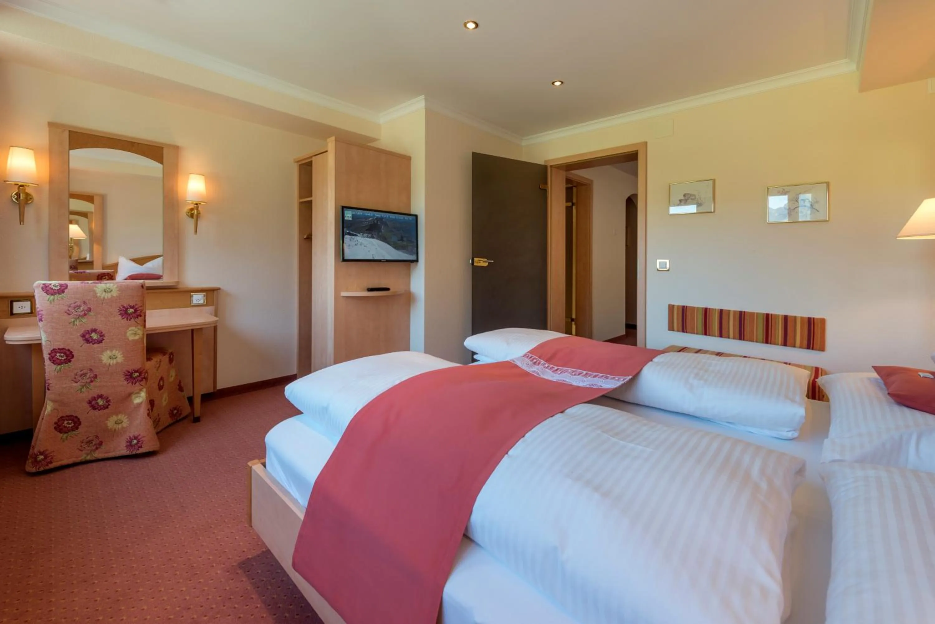 Bedroom, Bed in Alpenresort Eienwäldli Engelberg