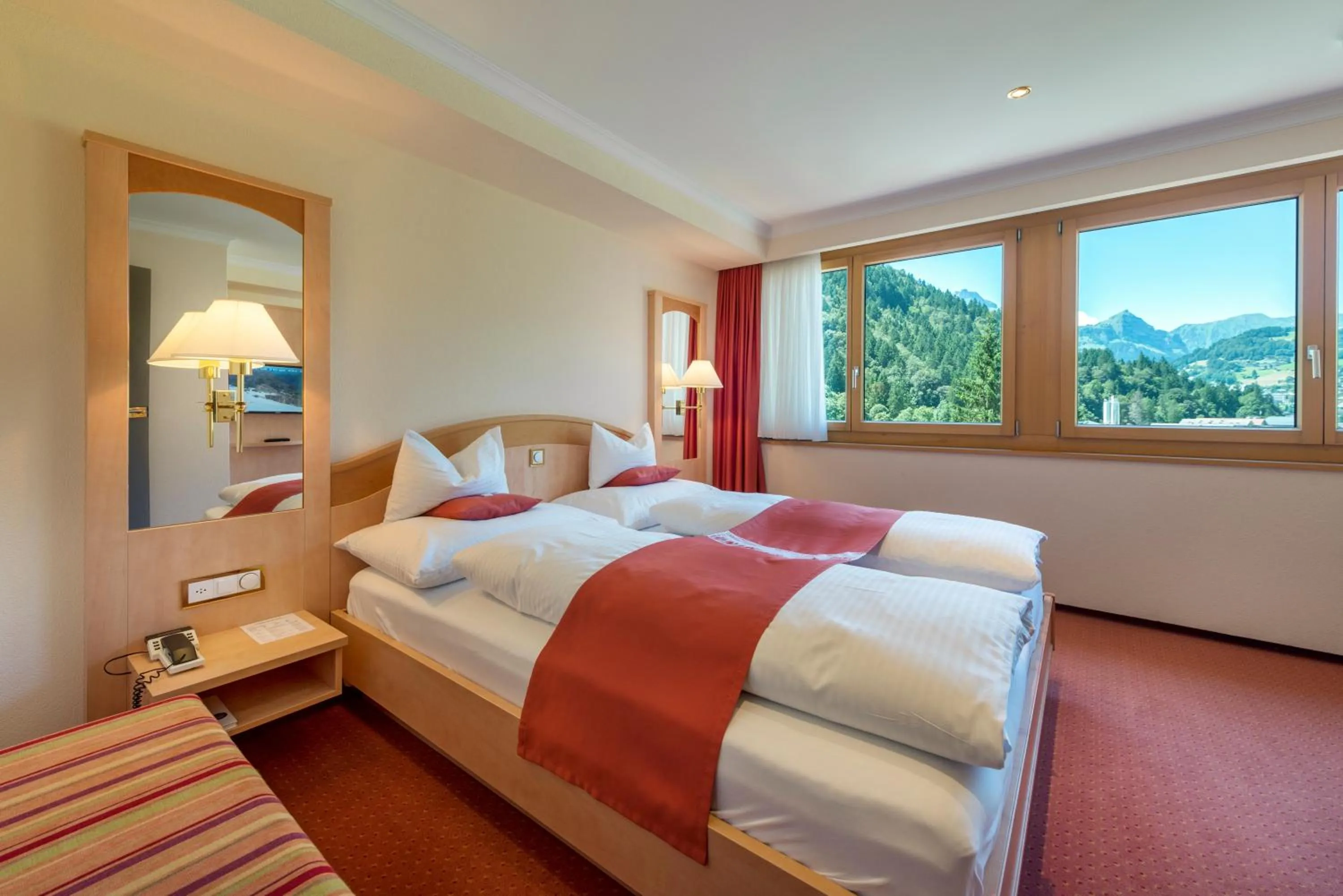 Photo of the whole room, Bed in Alpenresort Eienwäldli Engelberg