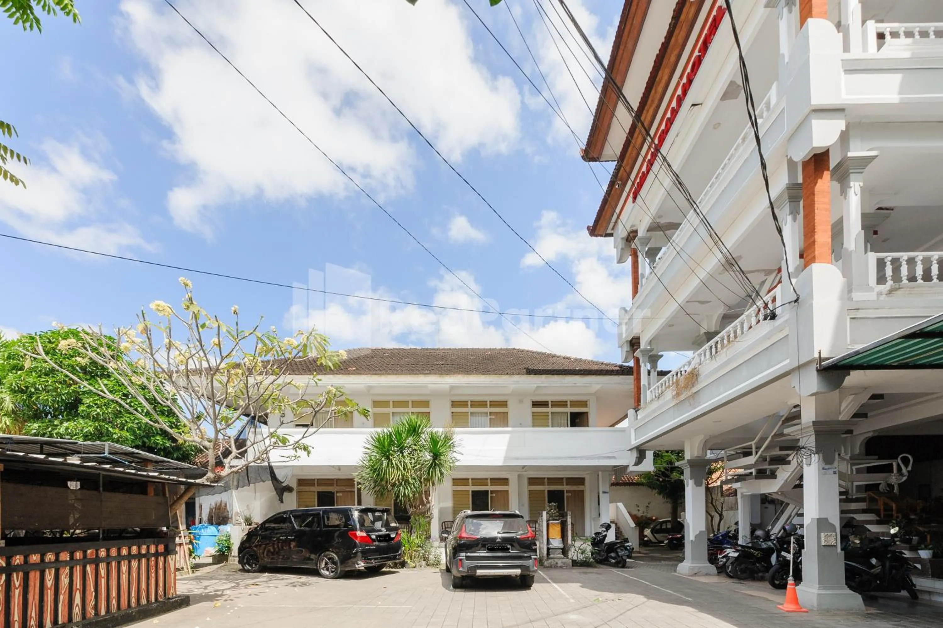 Parking in Pulau Bali Hotel Denpasar RedPartner