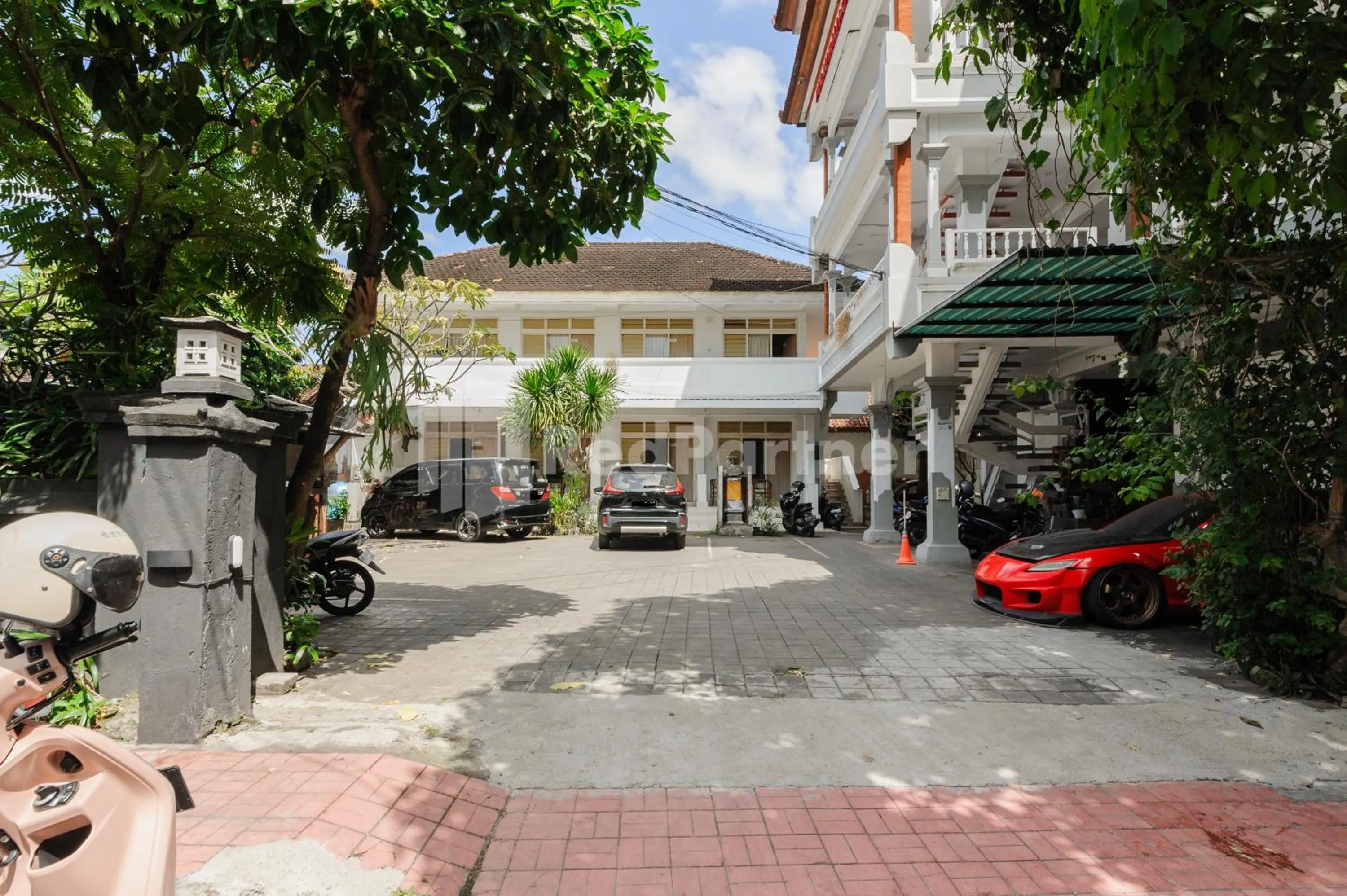 Facade/entrance in Pulau Bali Hotel Denpasar RedPartner