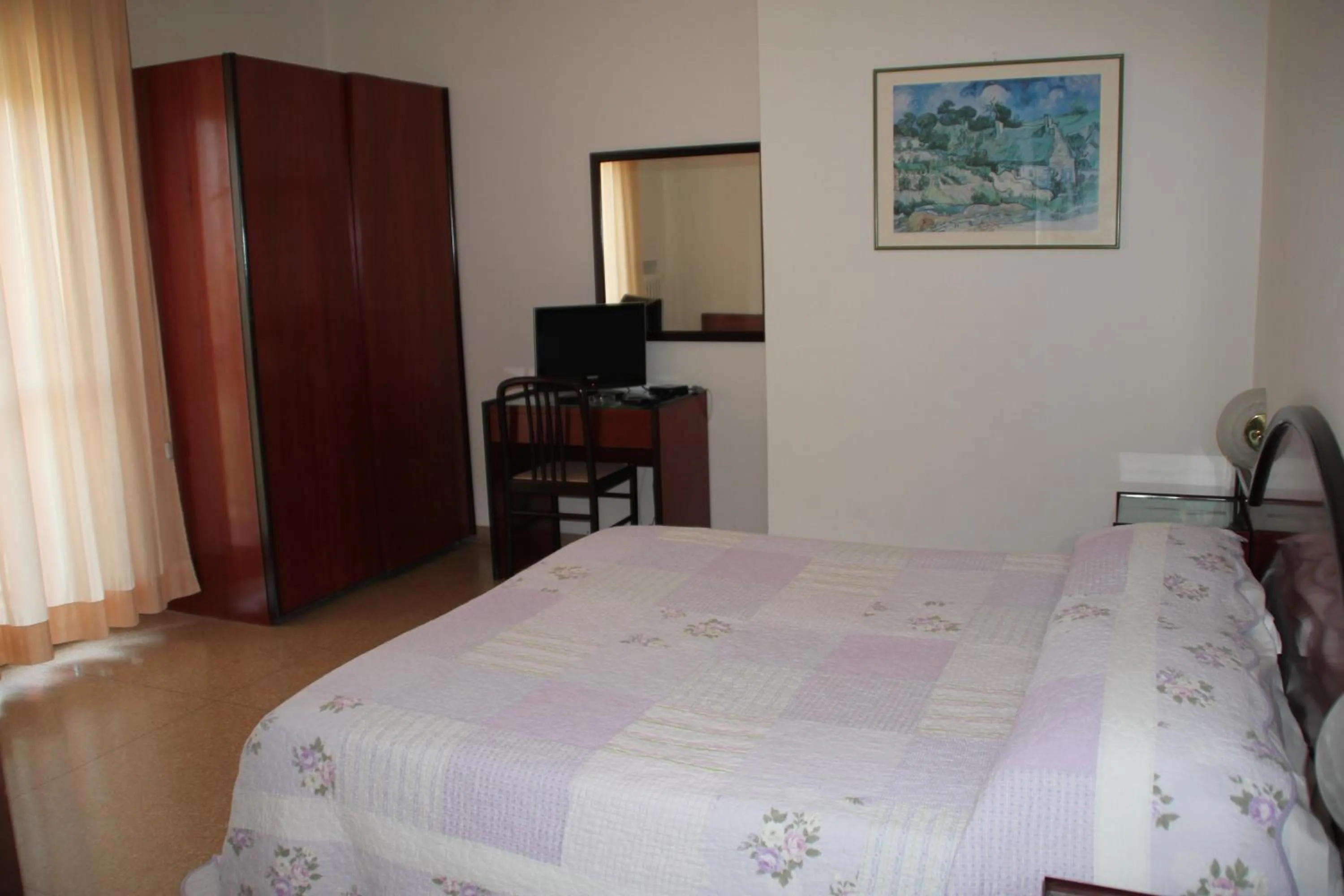 Photo of the whole room, Bed in Nuovo Hotel San Martino snc