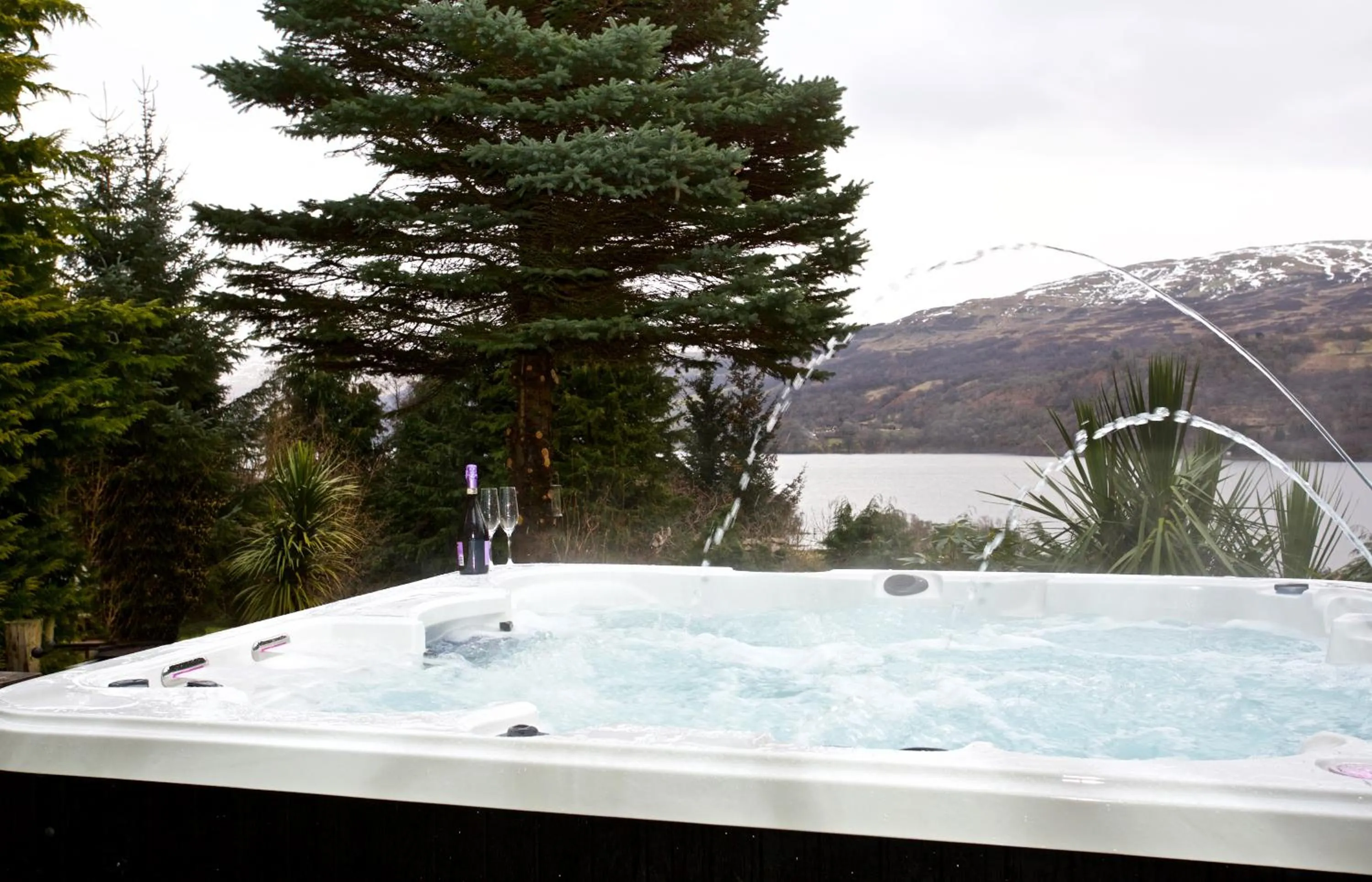Hot Tub in LOCH TAY HIGHLAND LODGES and GLAMPING PARK